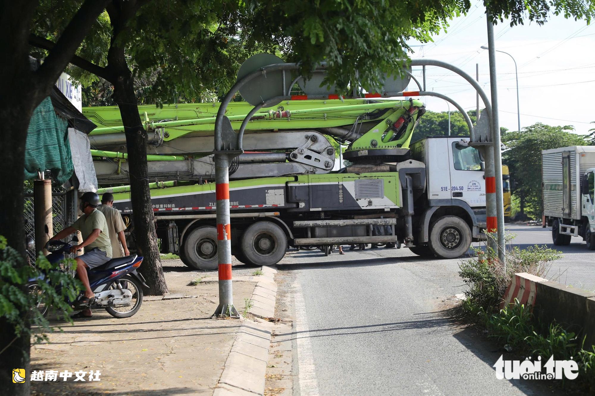 越南胡志明市:武志公路集裝箱停車場仍猖獗,阻礙交通