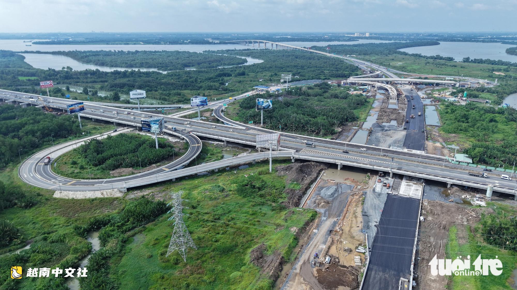 加速連接隆城機場:越南青年報在特大型工地上拍攝的最新圖片