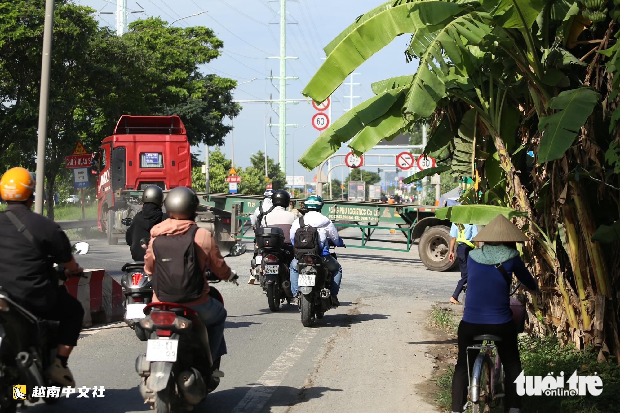 越南胡志明市:武志公路集裝箱停車場仍猖獗,阻礙交通