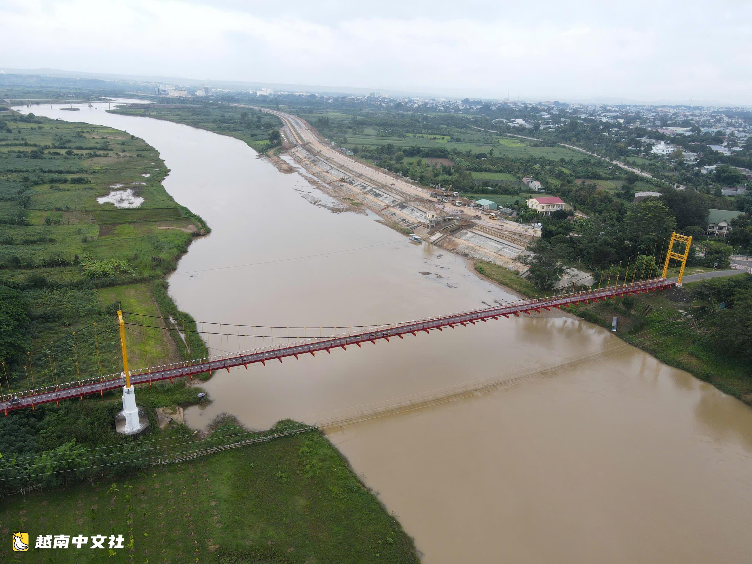 越南昆嵩省:欣賞昆克洛吊橋——西原地區大山中的“綵帶”