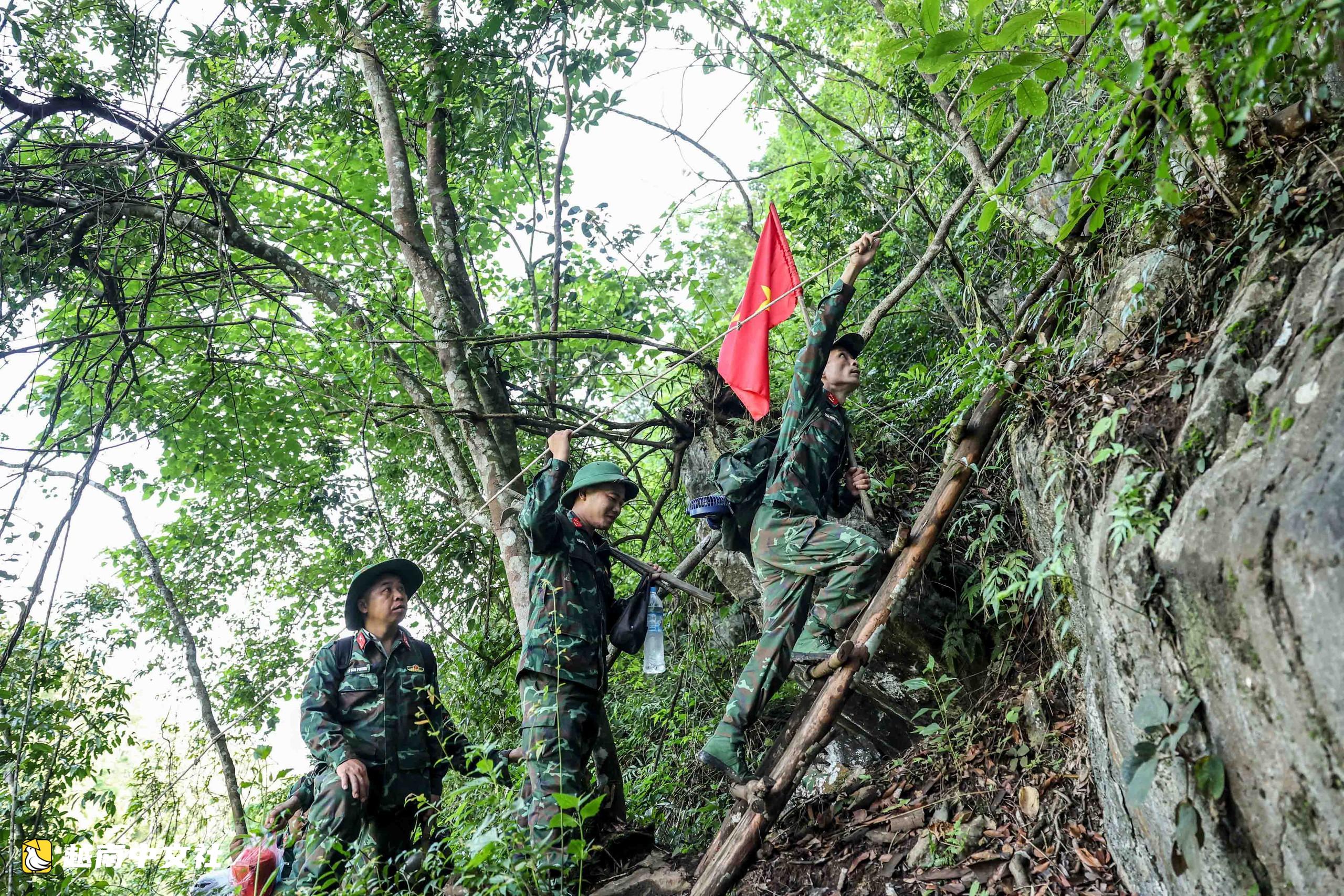 越南渭川戰場“世紀石灰窯”:翻遍石縫尋找烈士遺骸