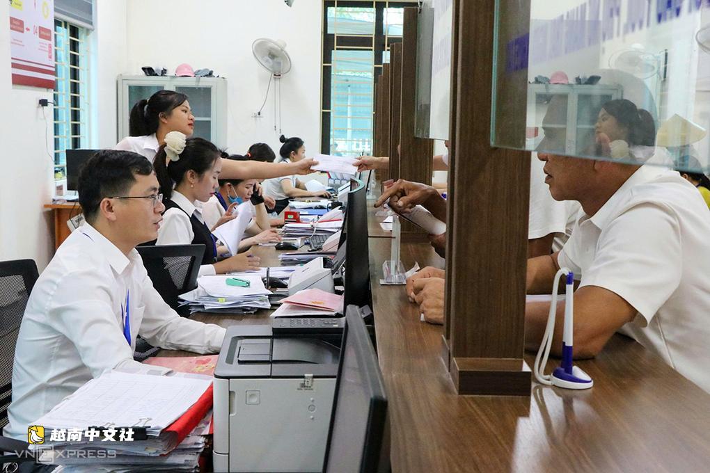 越南“民眾自己辦紅本慢,委託中介就快”