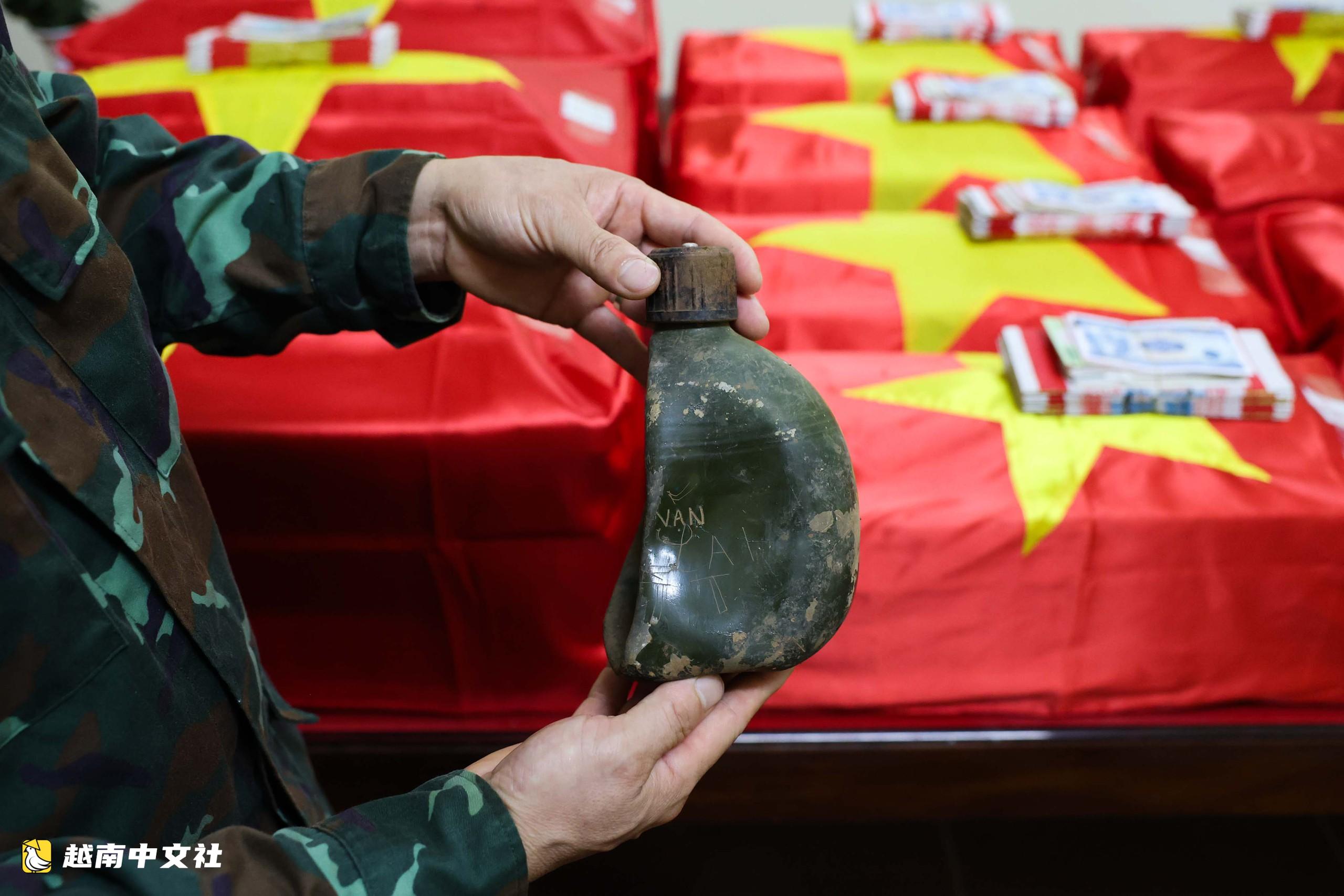 越南渭川戰場“世紀石灰窯”:翻遍石縫尋找烈士遺骸