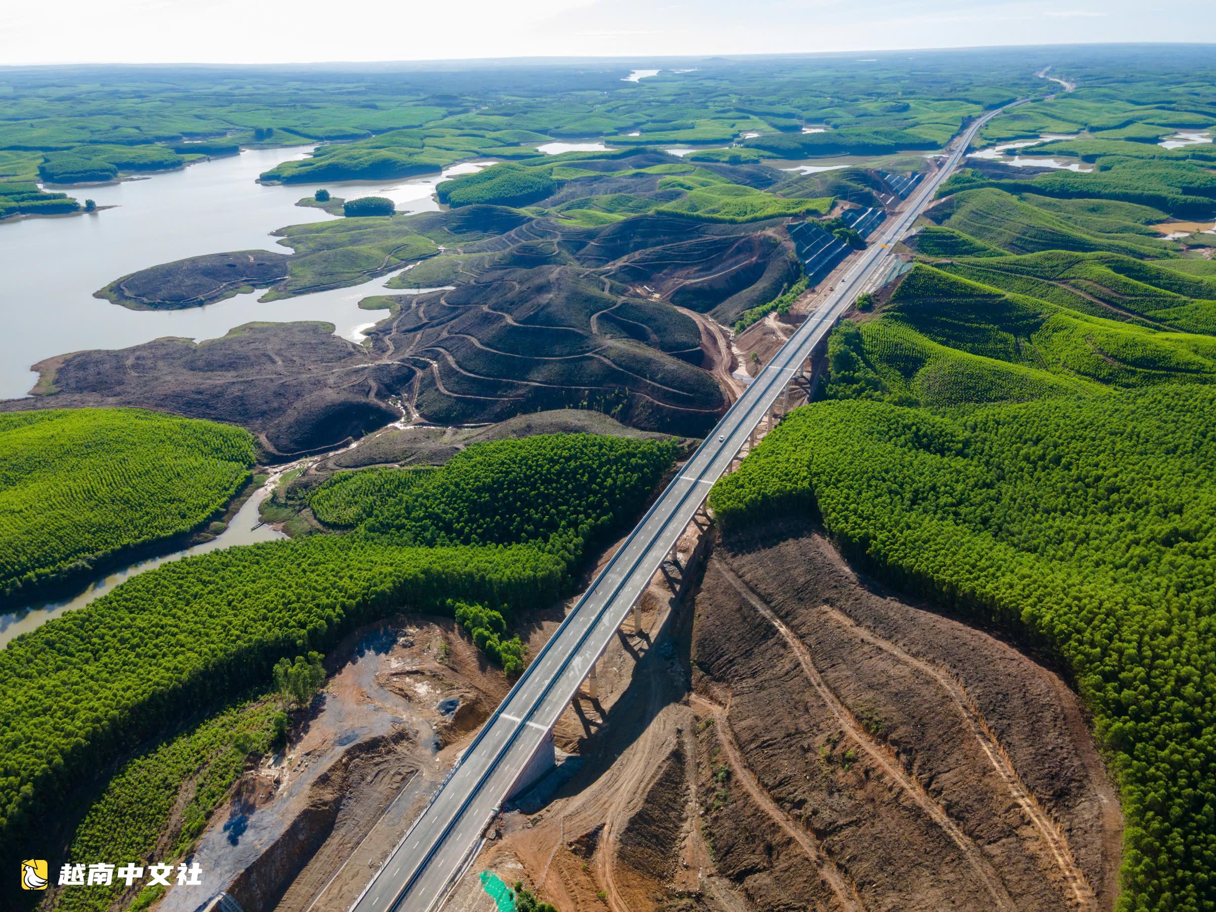 全景瞭解越南中部正在收費的高速公路路段