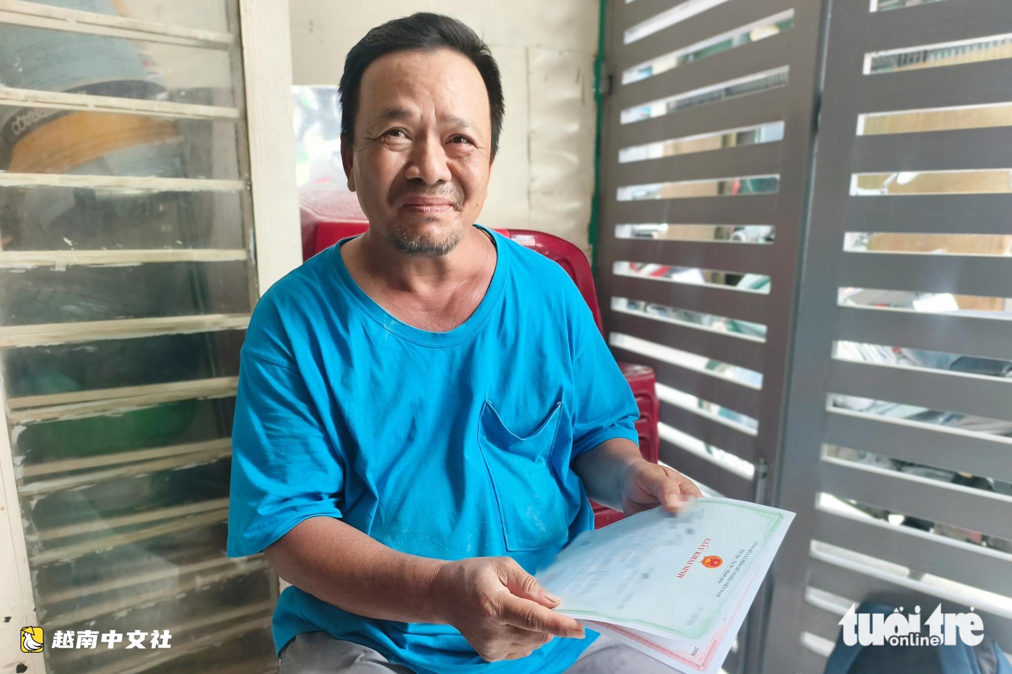 越南73歲拾荒老婦喜獲出生證明