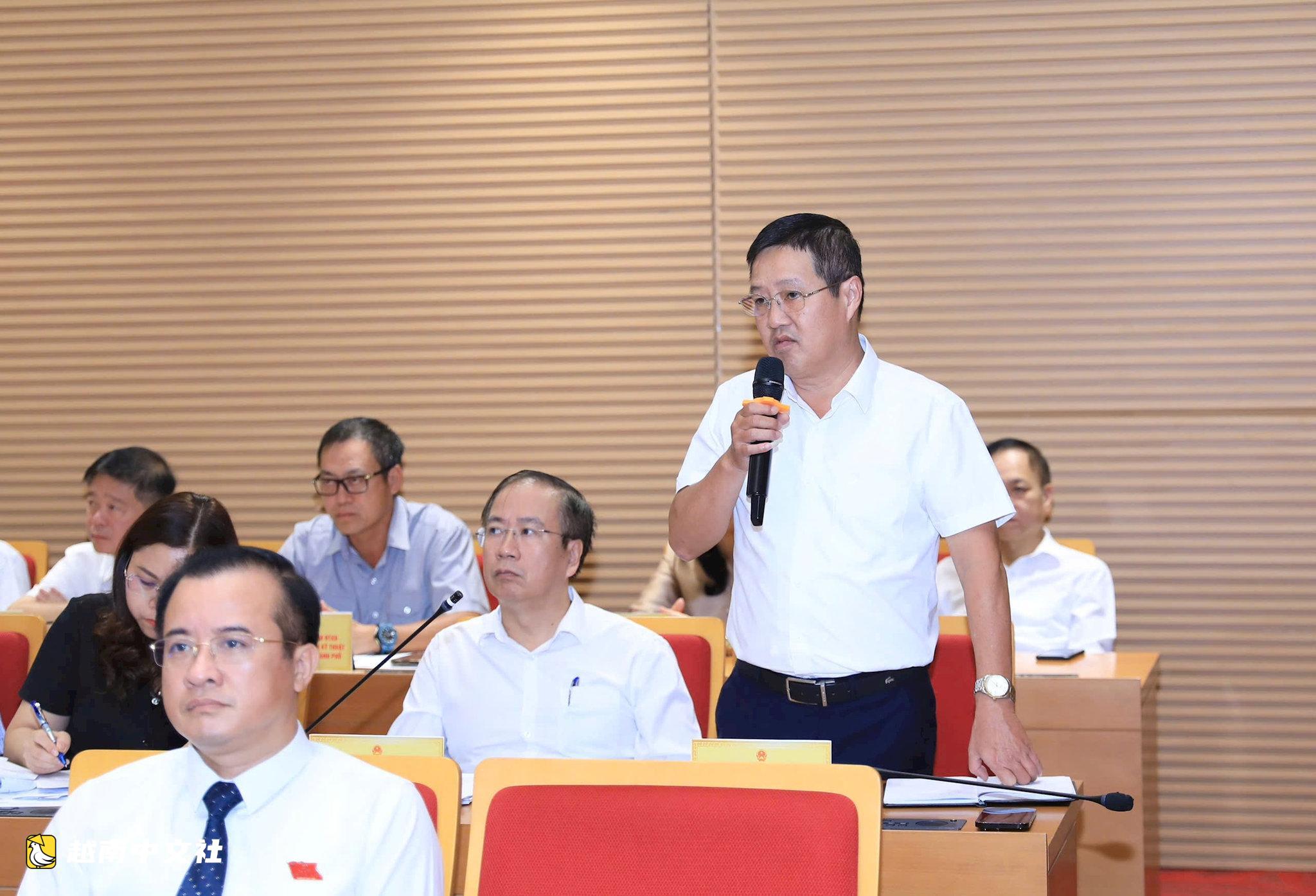 越南河內市人民議會質詢會議上,龍編市場管理委員會被“圍攻”