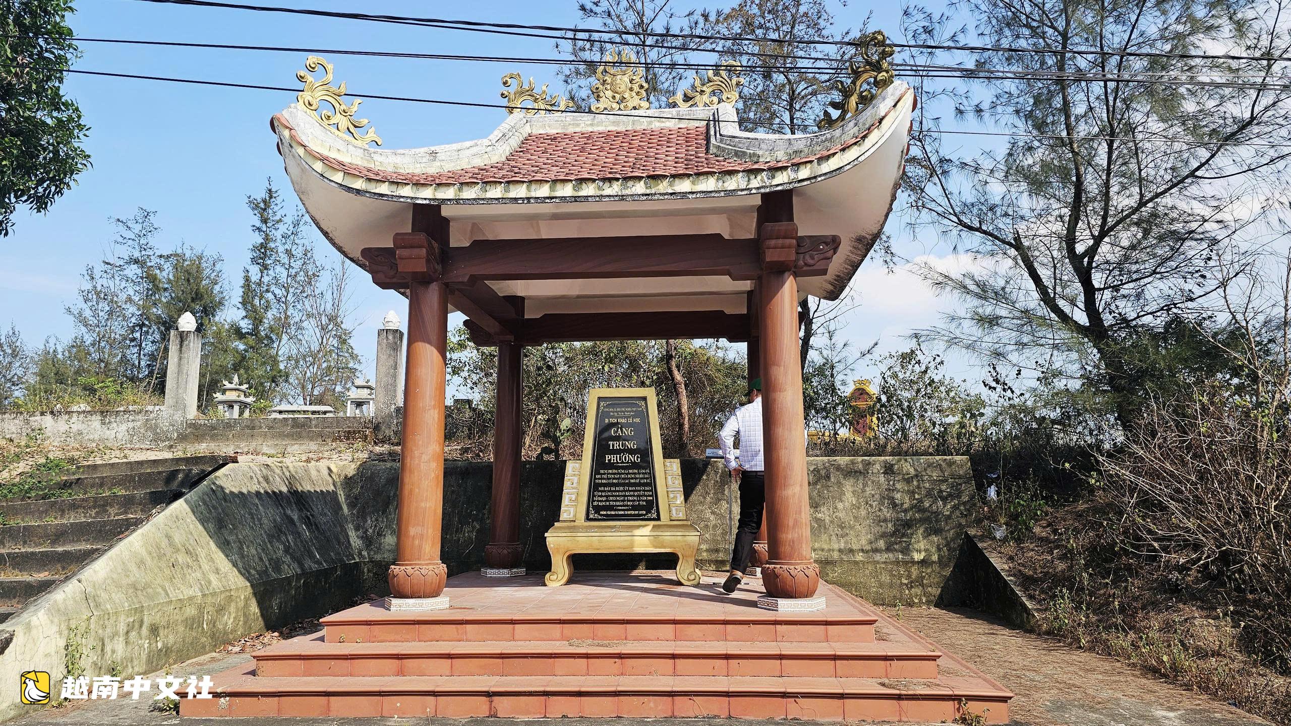 會安一側的秋盆河北岸每日接待8000名遊客,南岸等待喚醒遺產
