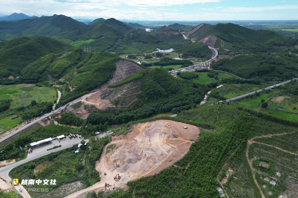 越南順化保留在高速公路環島施工中新發現的6座掩體