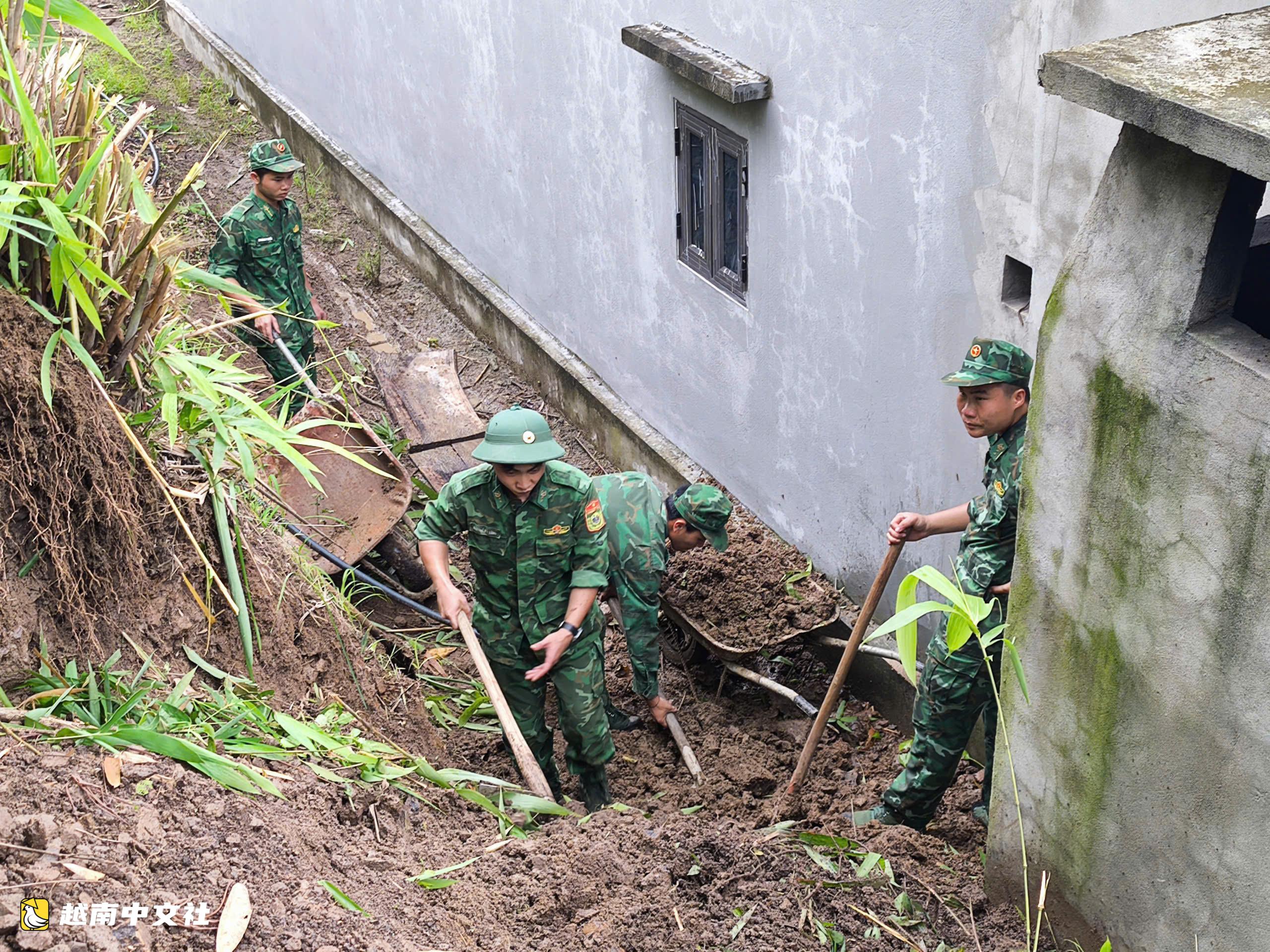 越南萊州省:成功“解救”三名被困洪水中的民眾