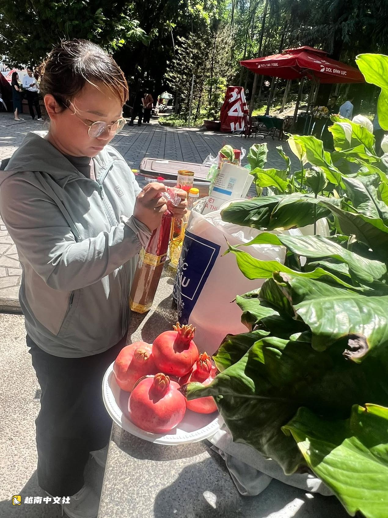 越南黎氏蓮公園一角:萬眾一心致敬英雄烈士