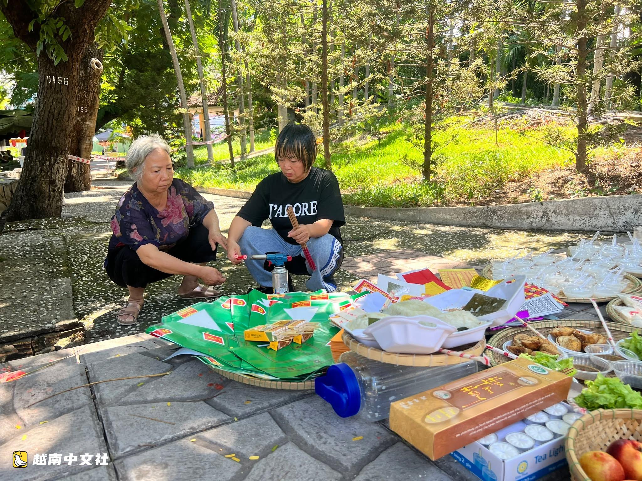 越南黎氏蓮公園一角:萬眾一心致敬英雄烈士