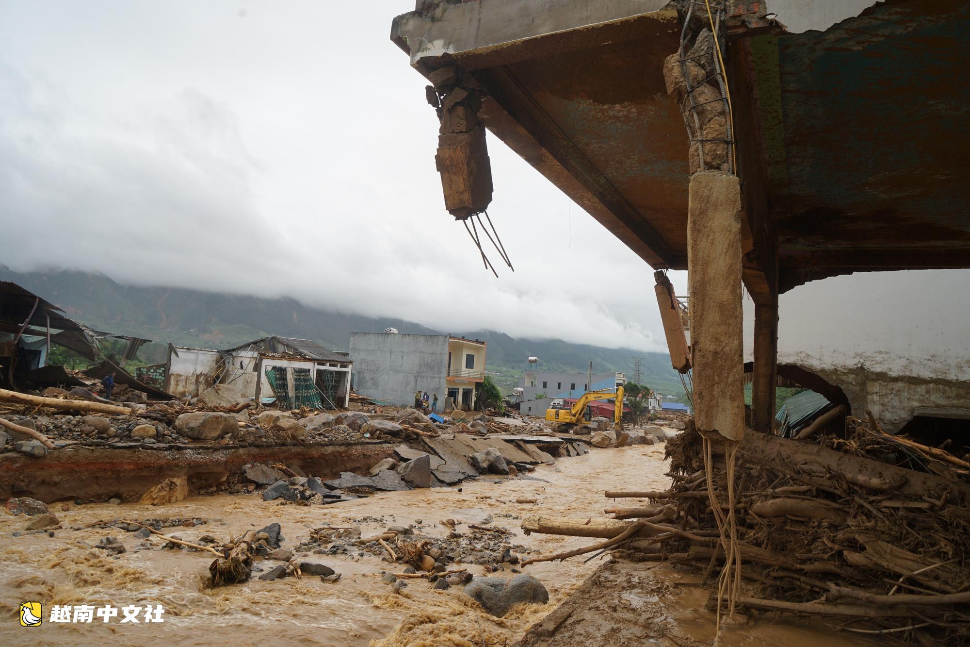 越南萊州省持續降雨,村莊因兇猛洪水淪為廢墟
