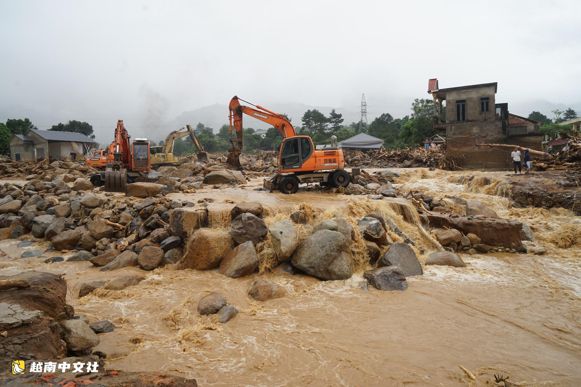 越南萊州省持續降雨,村莊因兇猛洪水淪為廢墟