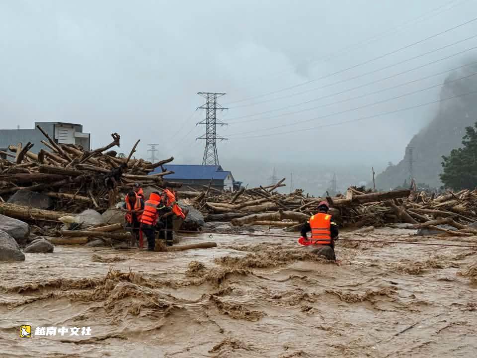 越南芒清暴雨洪水致6人失蹤、1人死亡