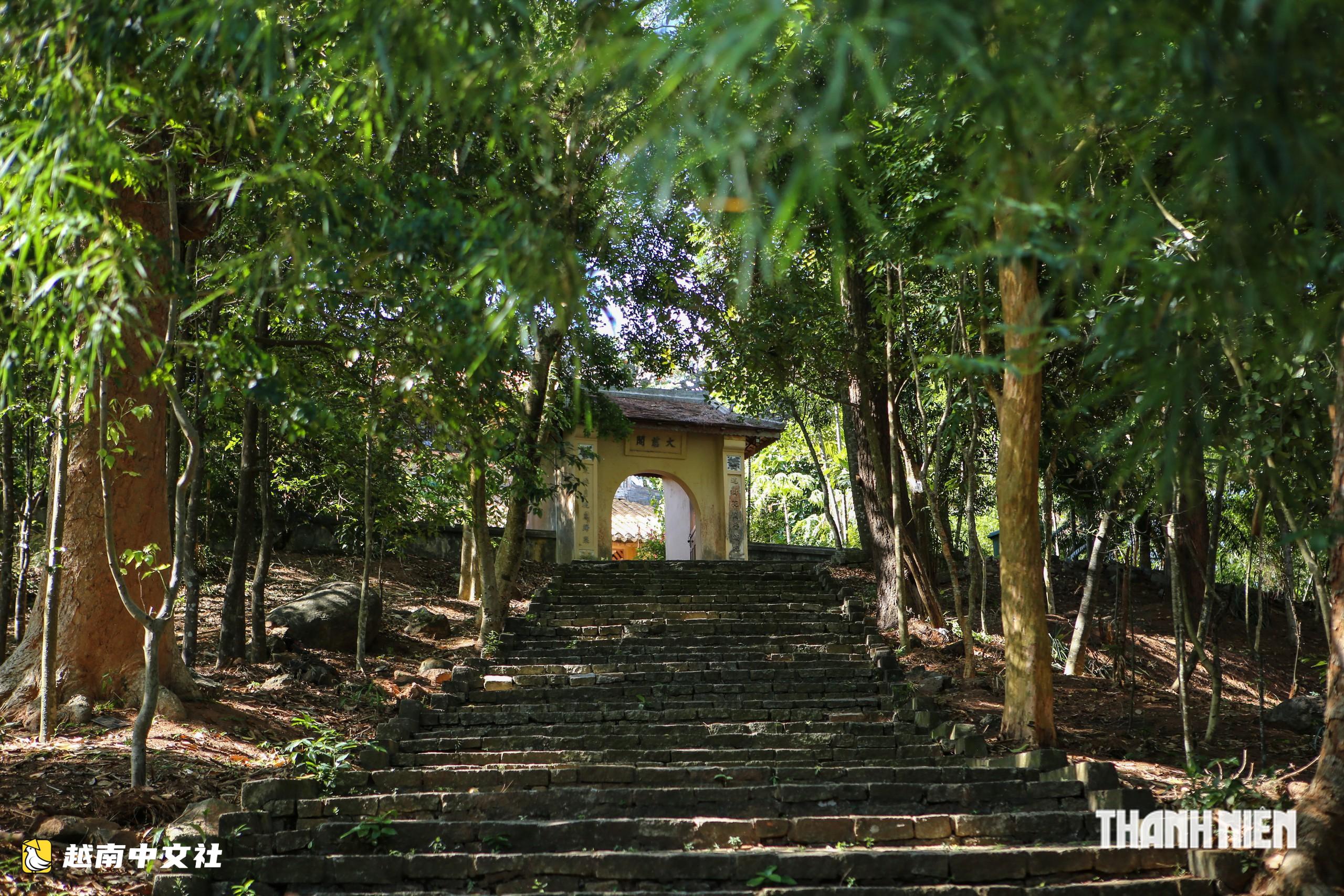 越南阮朝多位皇帝曾留下詩篇讚美聖緣寺美景的國寺