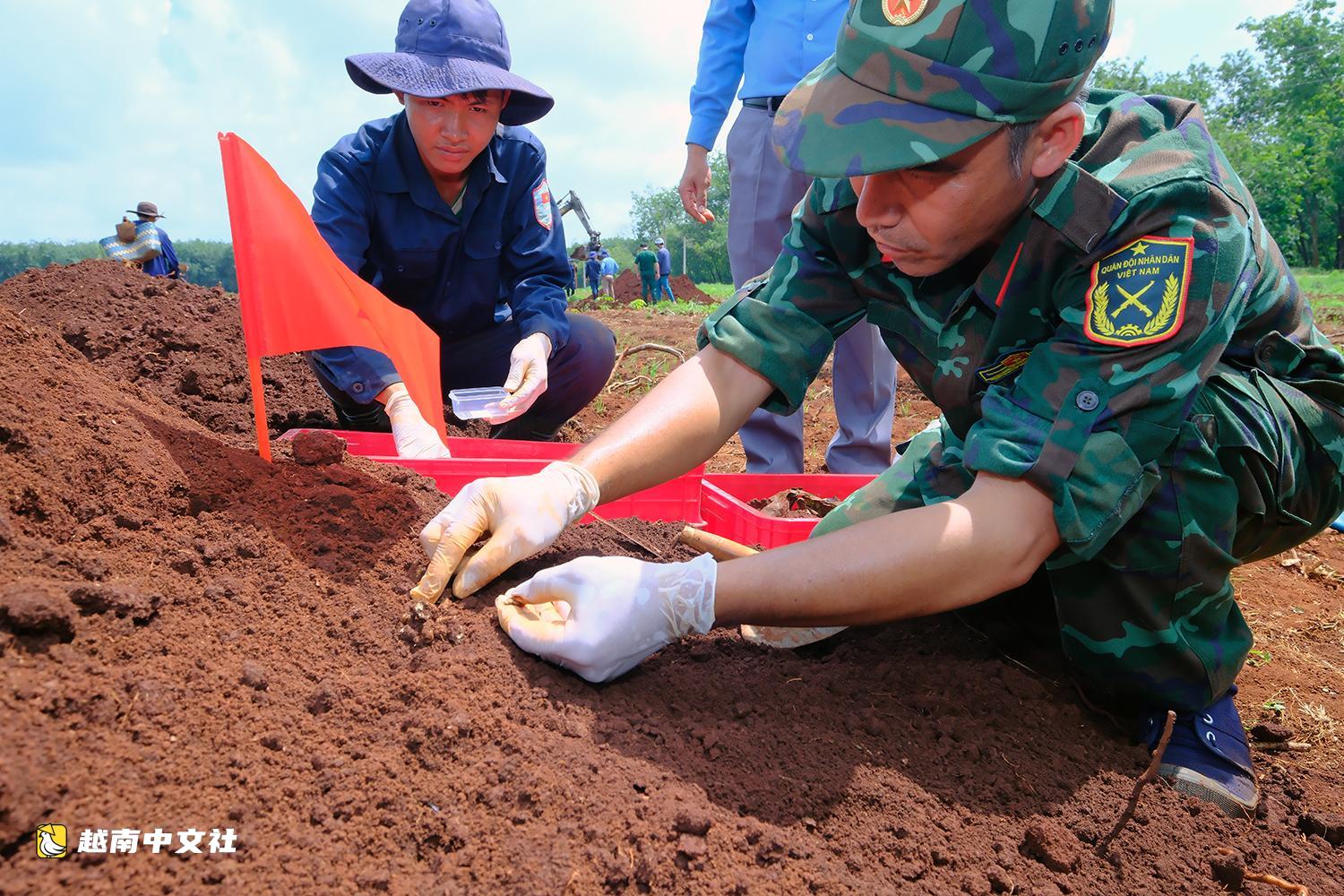 越南扩大同奈省烈士墓穴搜寻范围,发现一具完整骸骨