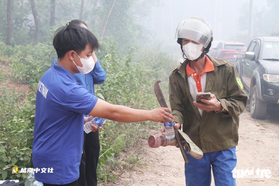 越南宜安省最大垃圾場大火肆虐,火勢蔓延引發森林火災
