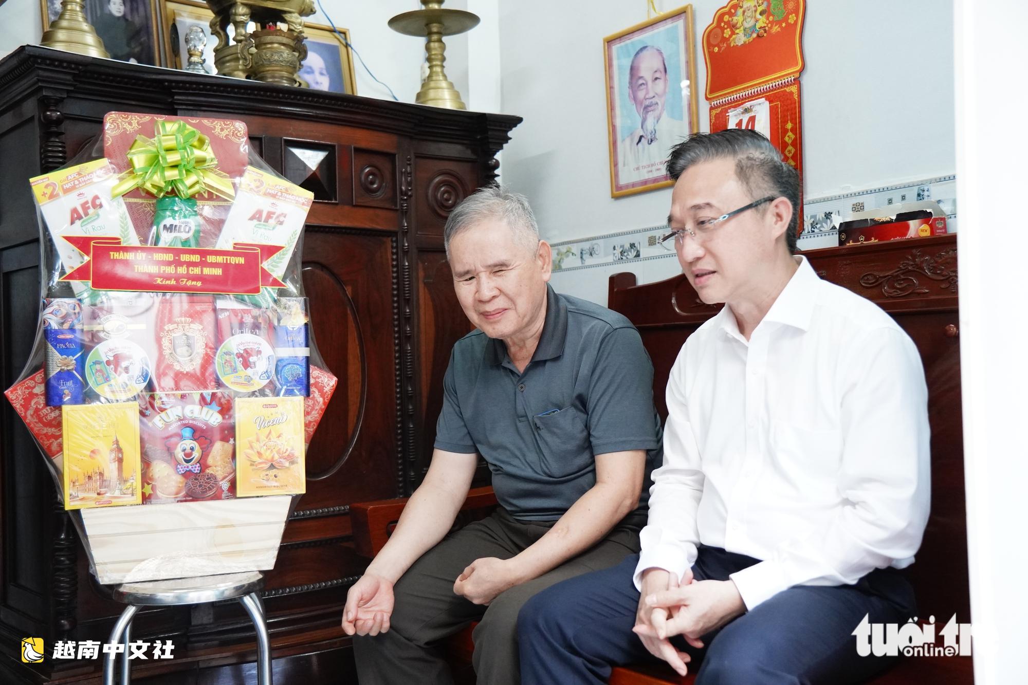 越南胡志明市市委領導走訪慰問優撫家庭典型代表