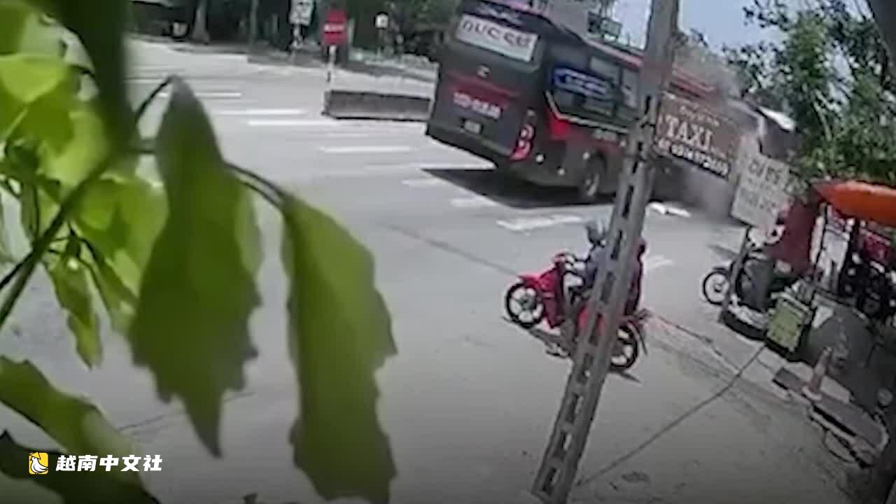 越南兩客車相撞致一人死亡