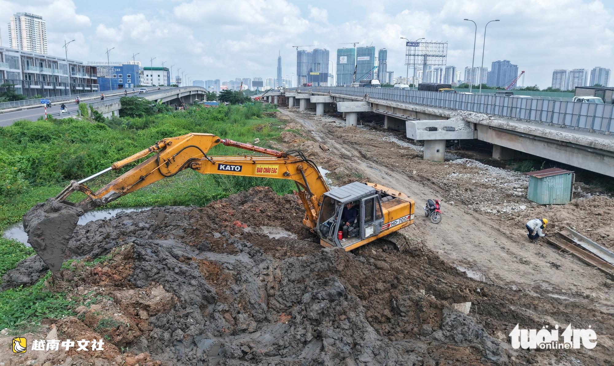 越南安富立交連接線趕工期,為隆城機場商業運營做好準備