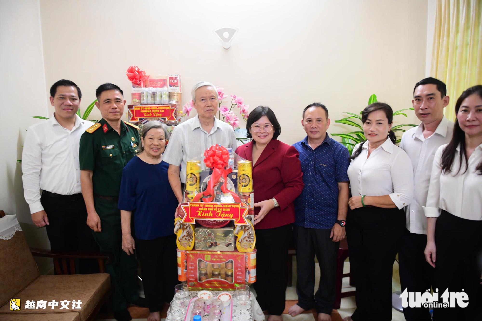 越南胡志明市市委領導走訪慰問優撫家庭典型代表
