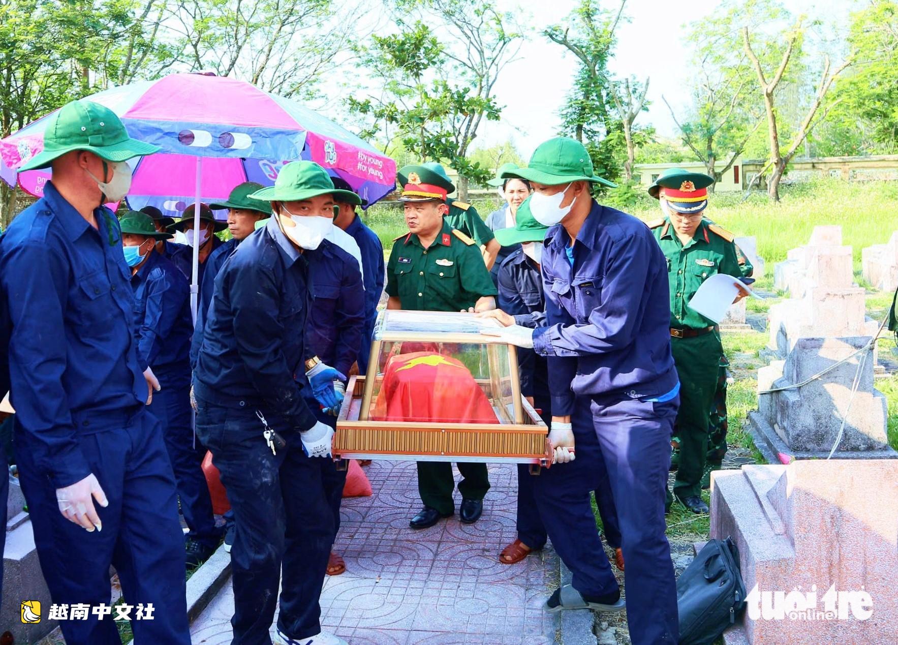 越南河靜省向484名烈士家屬重新頒發“祖國記功”證書