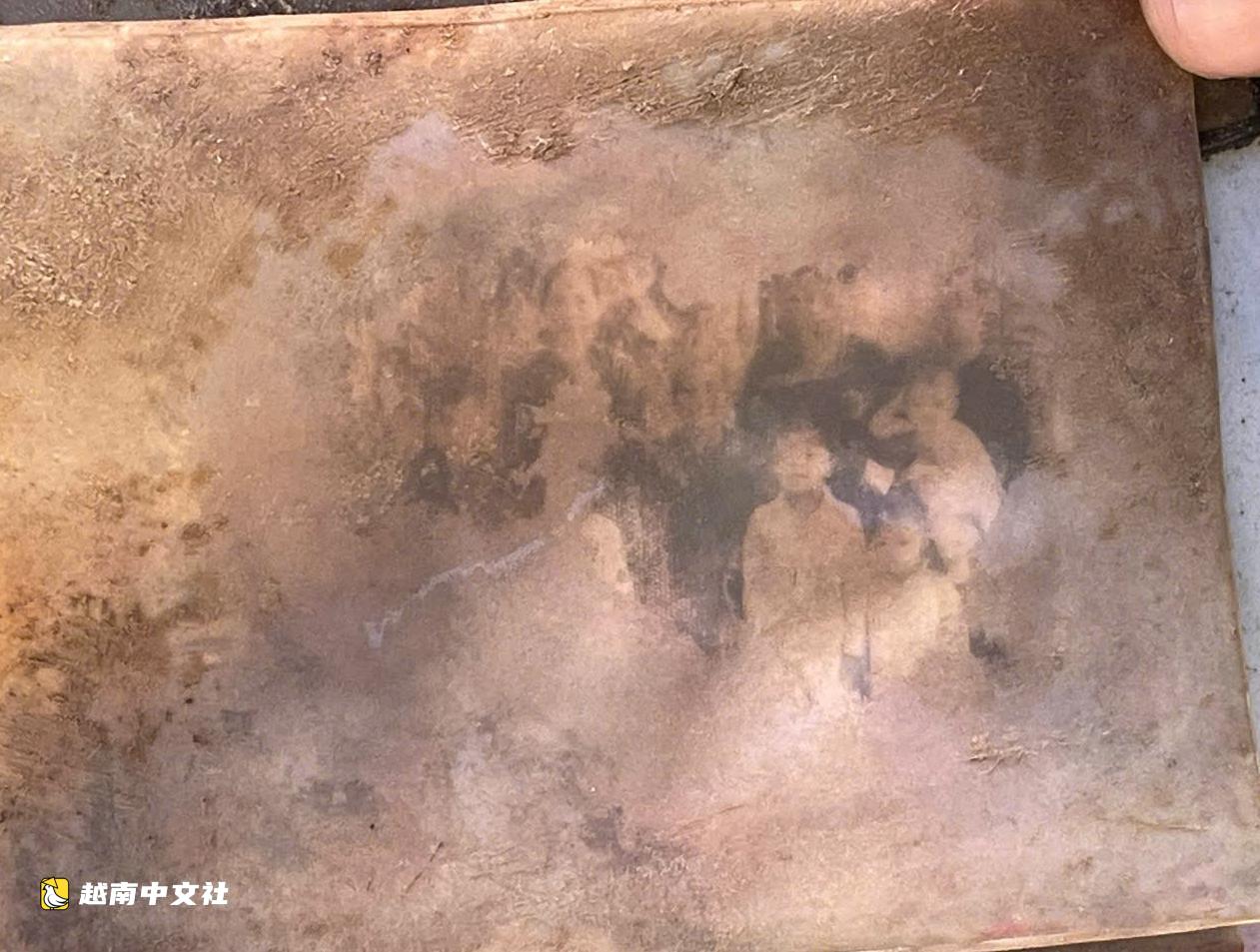越南西寧省德和縣烈士墓中發現照片,烈士於1968年犧牲