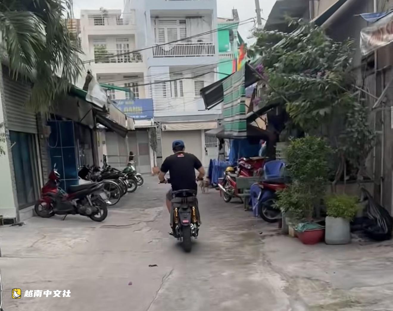 越南青年駕駛無牌電動摩托車還上傳視頻,被交警查處