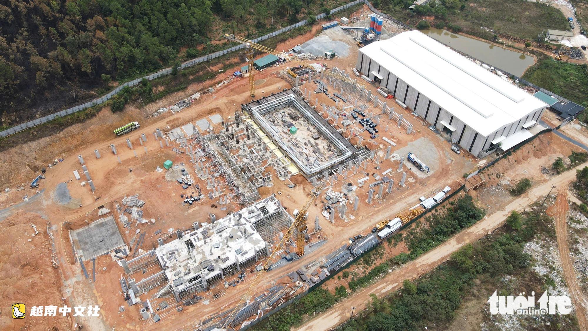 越南義安省最大垃圾場火災:窒息般阻擋濃煙升起
