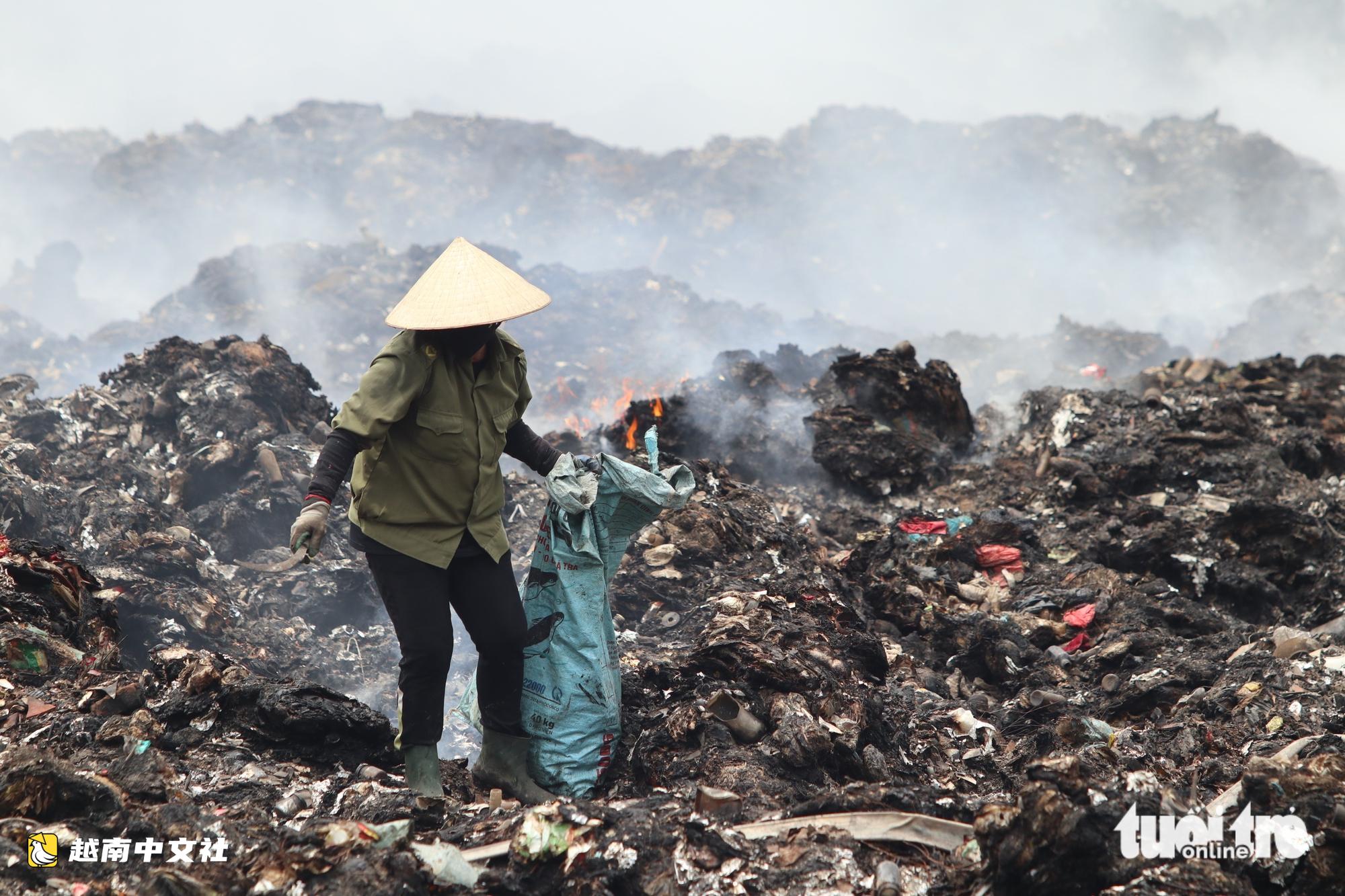 越南義安省最大垃圾場火災:窒息般阻擋濃煙升起
