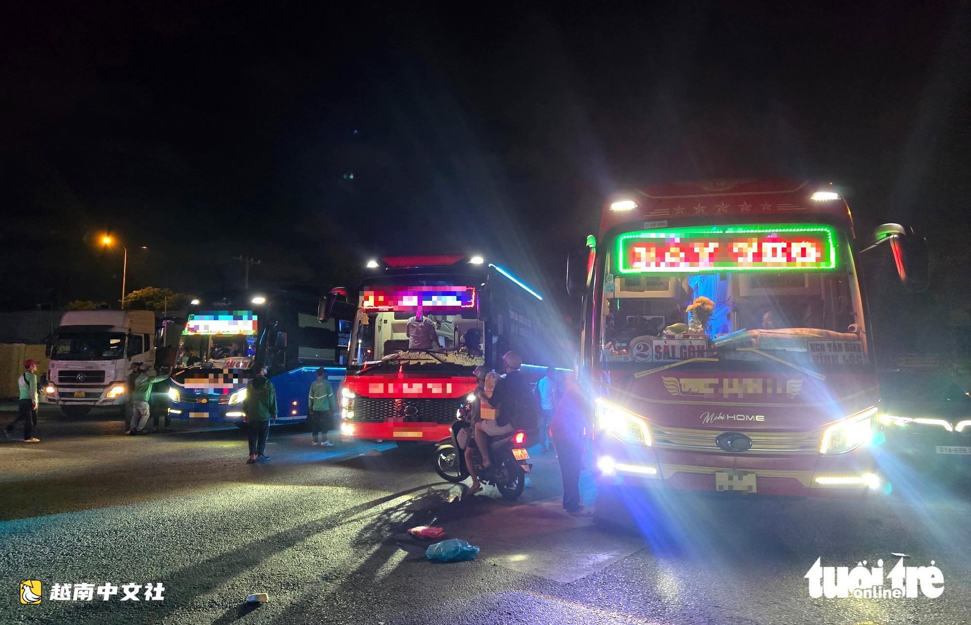 越南胡志明市眾多客車司機未刷卡監控行程以逃避處罰