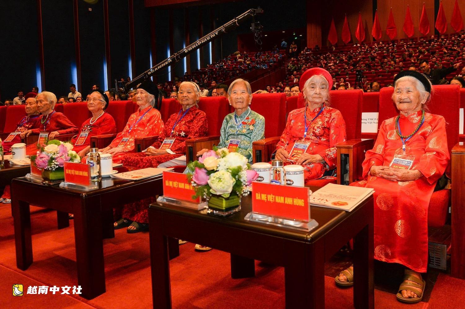 越南總理黎明雄及黨和國家領導人會見並感謝全國有功人員