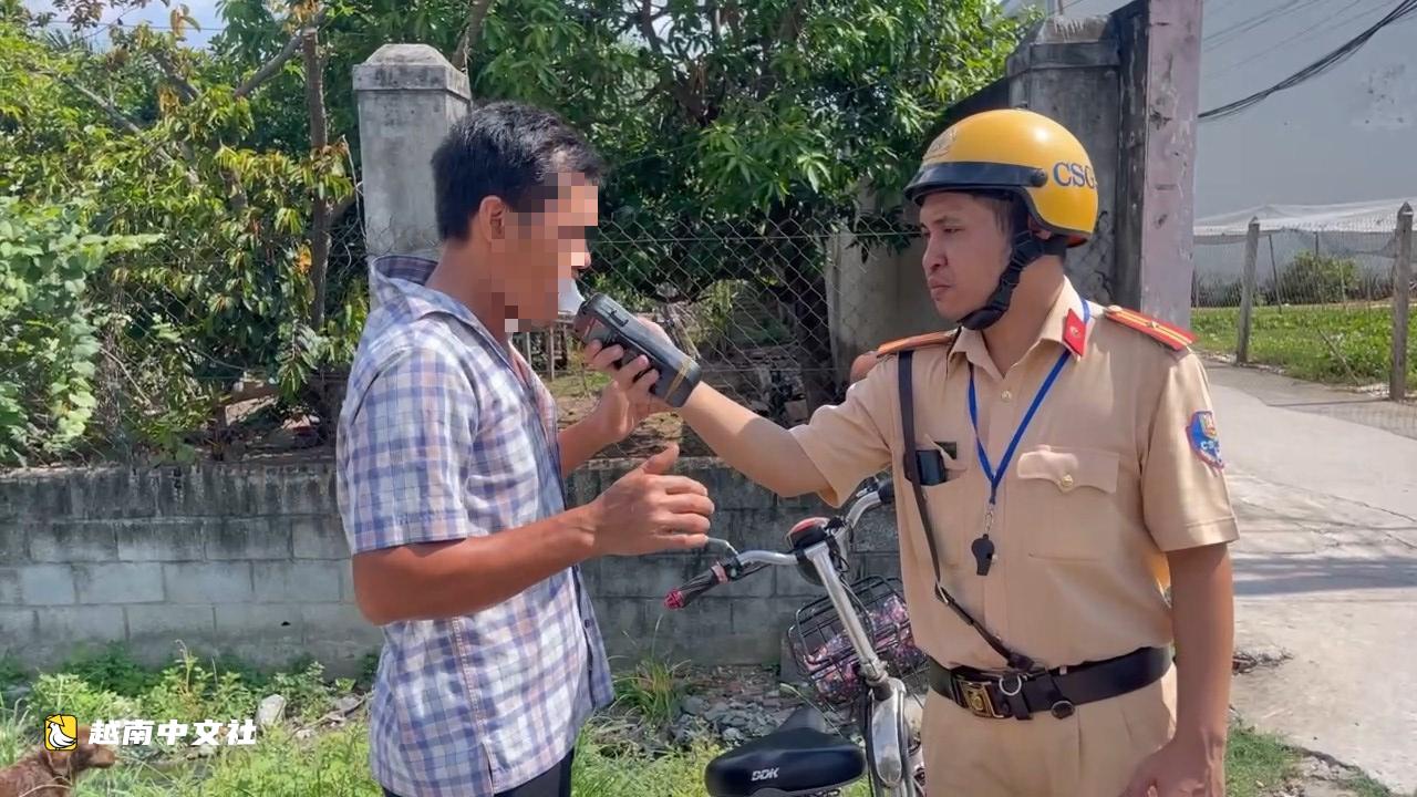 越南超過200人騎電動自行車赴宴後被記錄處罰,因以為‘罰款輕’