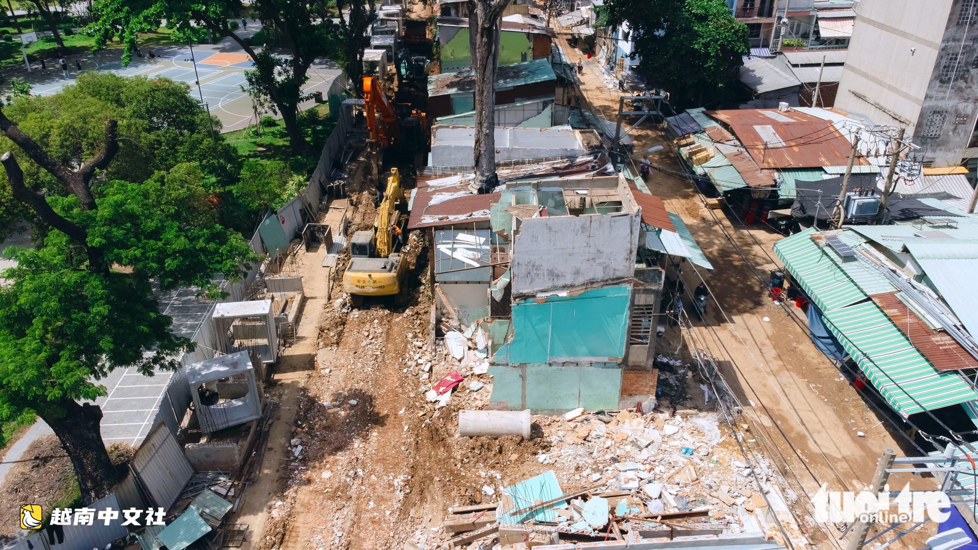 越南胡志明市多條陳平仲路拓寬工程居民加緊搬遷移交場地