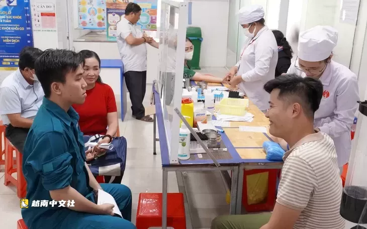 胡志明市上門為老年人和殘疾人進行定期健康檢查