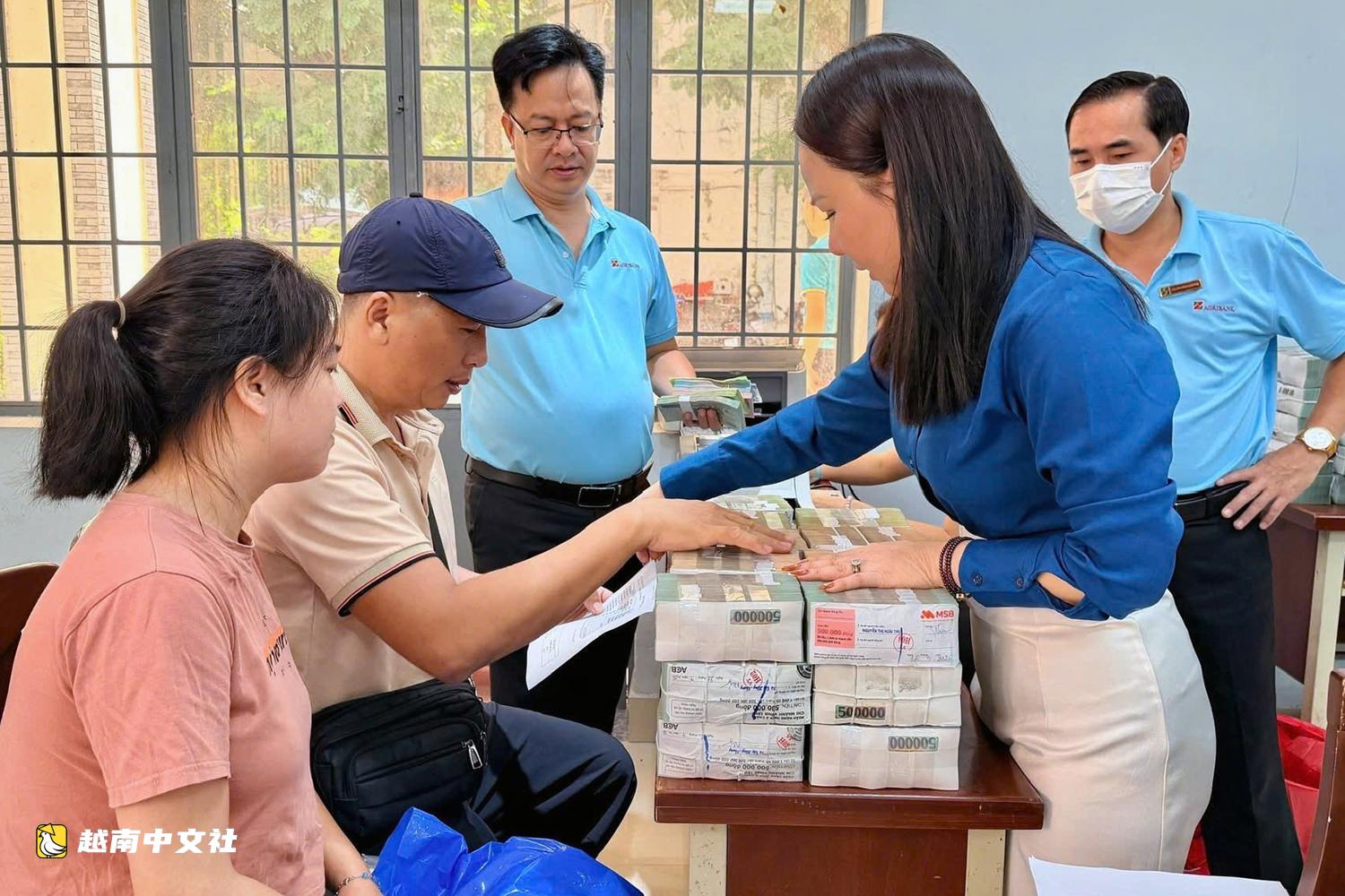越南巴地頭頓省118戶家庭獲得胡志明市環線4項目補償
