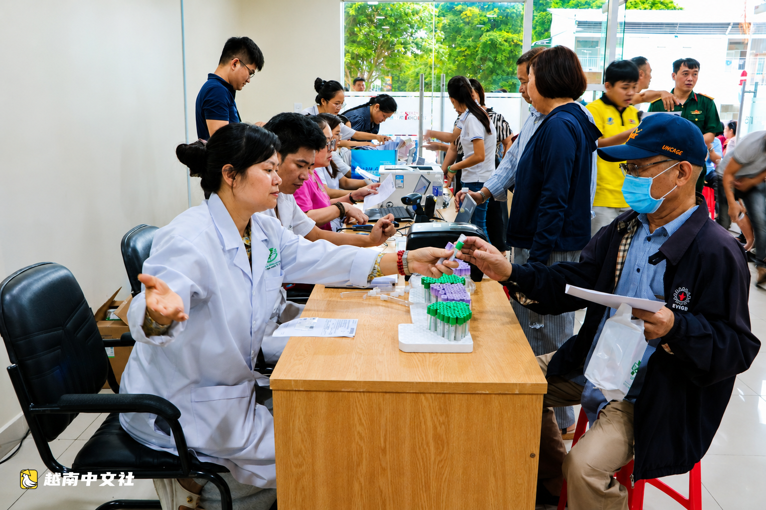 胡志明市多家醫院攜手為有功人員提供健康檢查