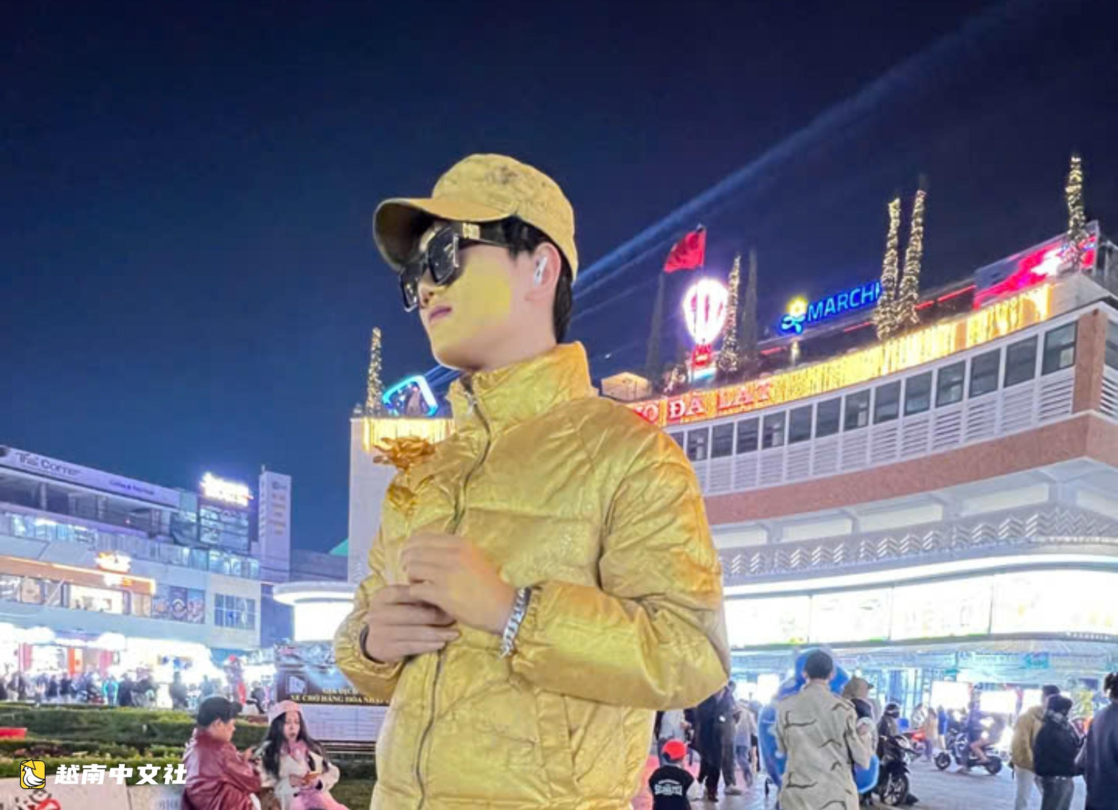 越南大叻街頭的人體雕像:在寒風中堅持兼職增收