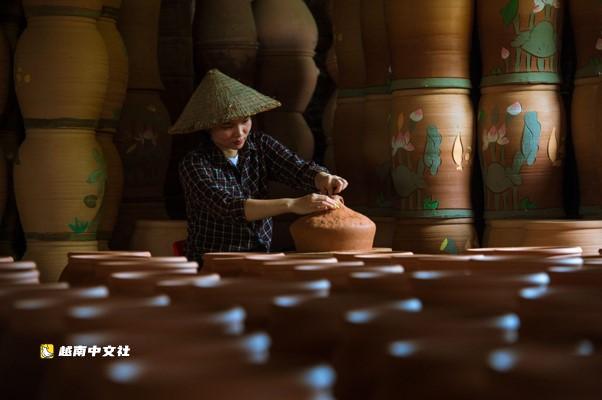 越南黑婆山迎400萬遊客,陶瓷展8月8日迴歸