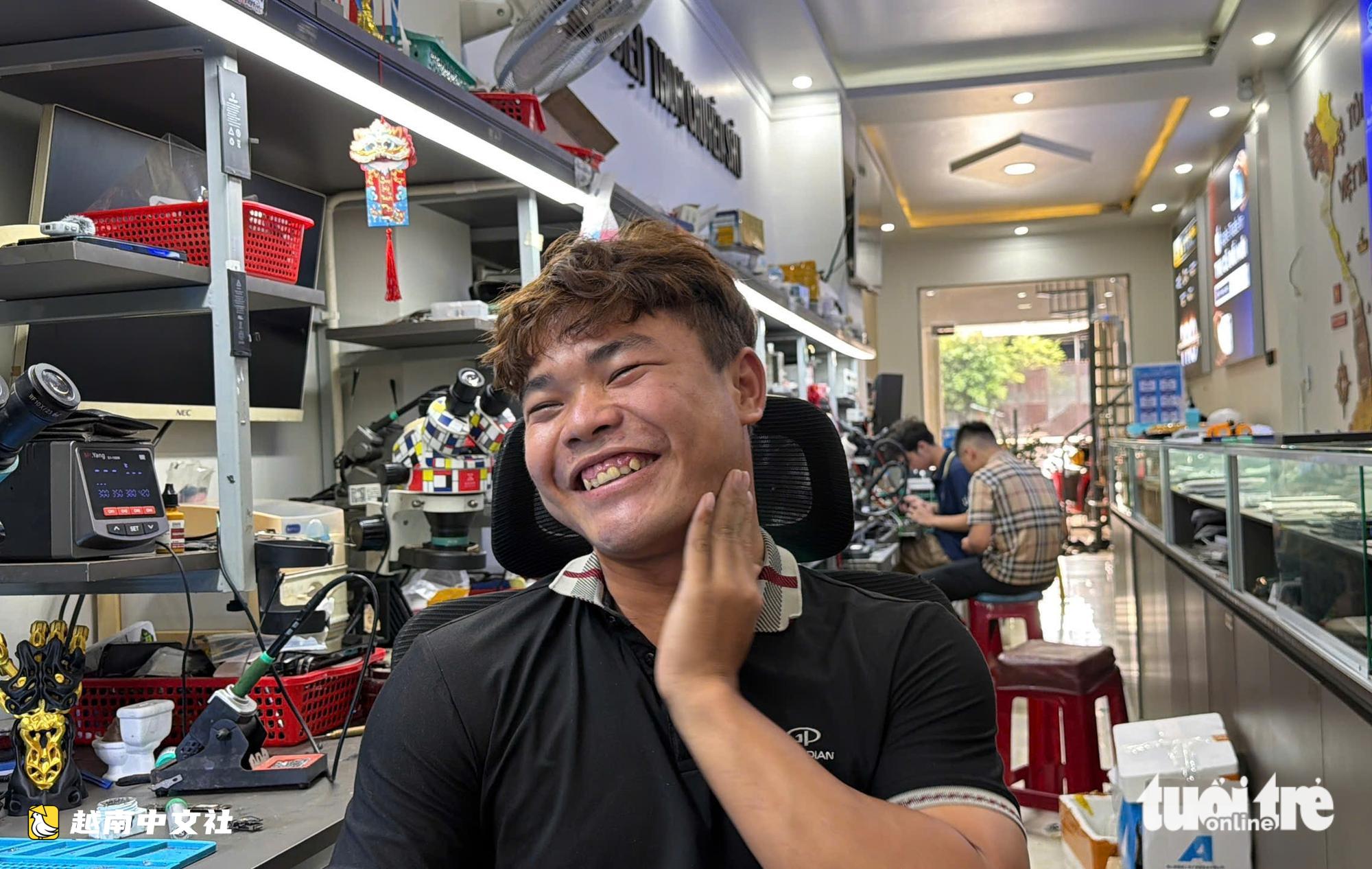 越南雙腿截肢青年:用雙手尋找機會