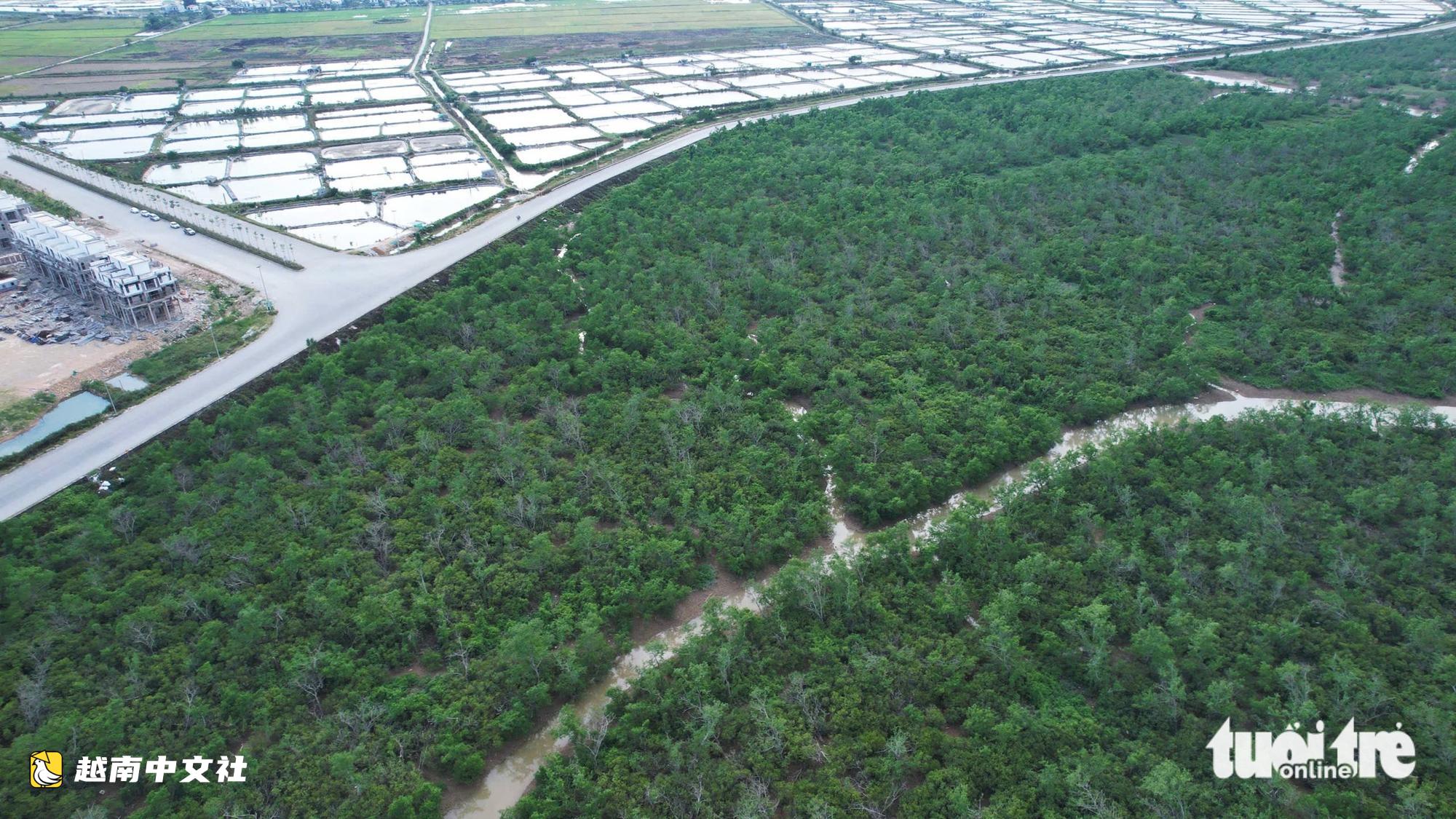 無人機航拍越南乂安-河靜間耗資超2500億越南盾的邊水3橋建設位置