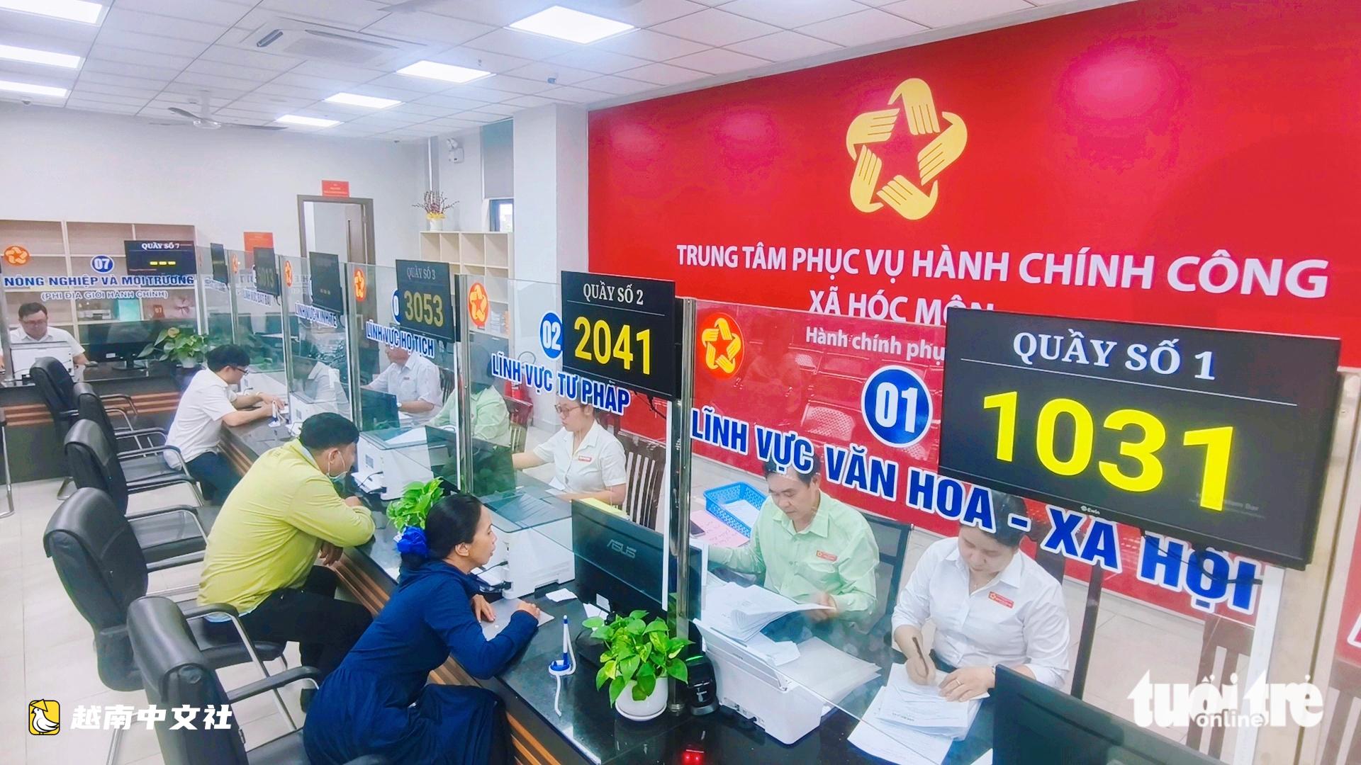 胡志明市Hóc Môn縣將公共服務送到101歲老奶奶家,免費提供服務
