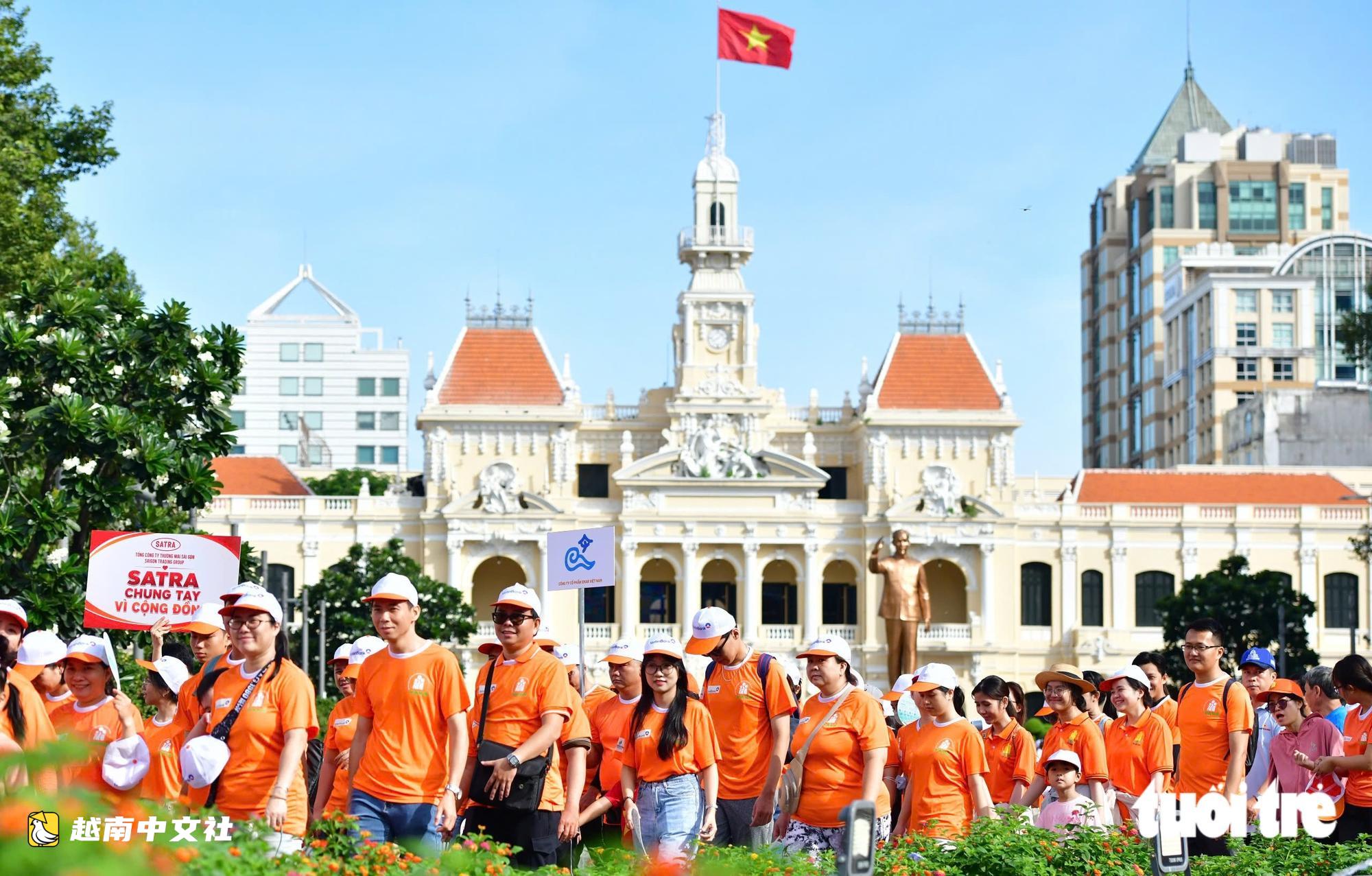 越南阮惠街橙色湧動 2026年橙劑受害者步行活動舉行