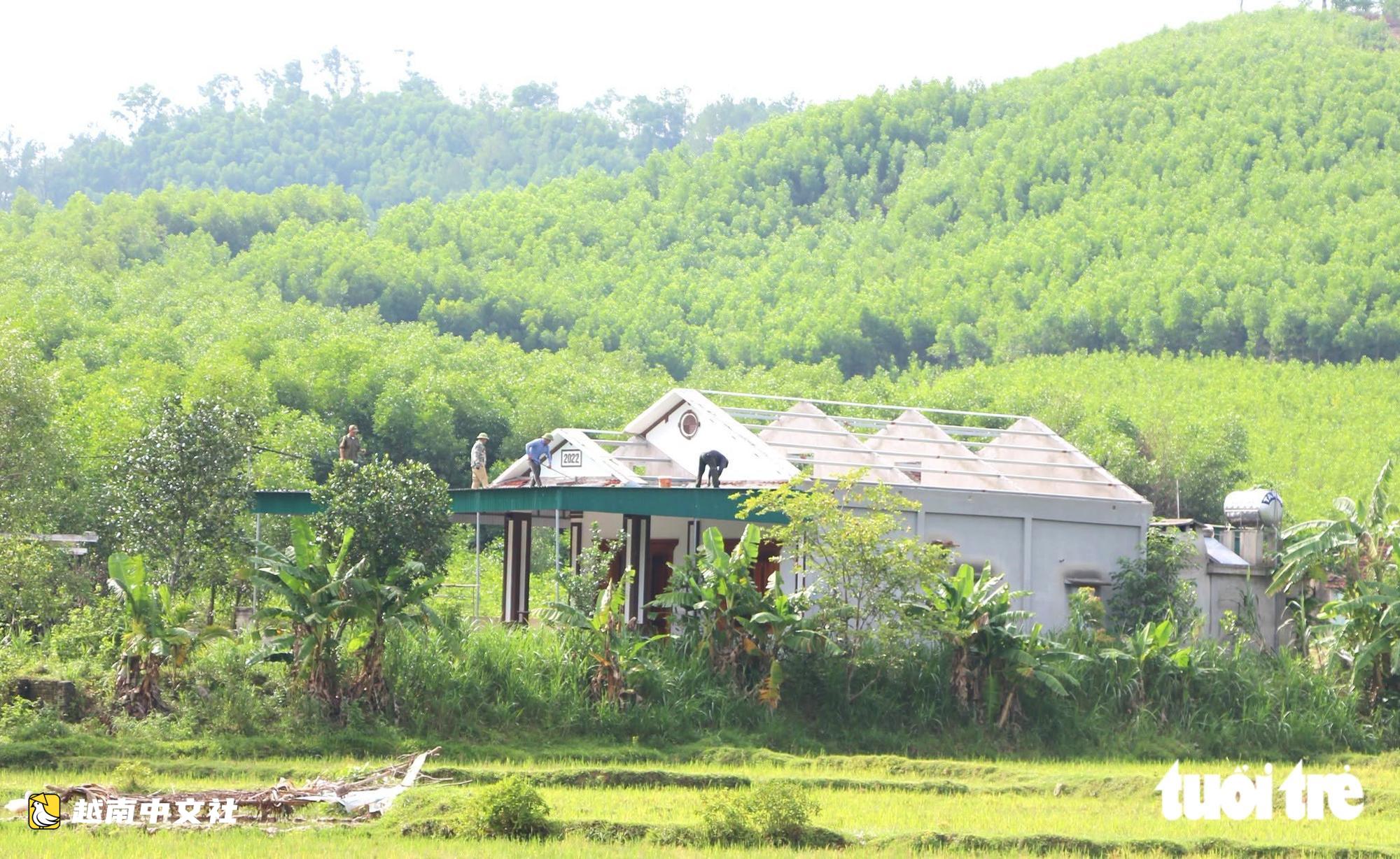 越南居民拆除房屋、遷移墳墓,移交用地建設近24000億越盾的榮市-清水高速公路