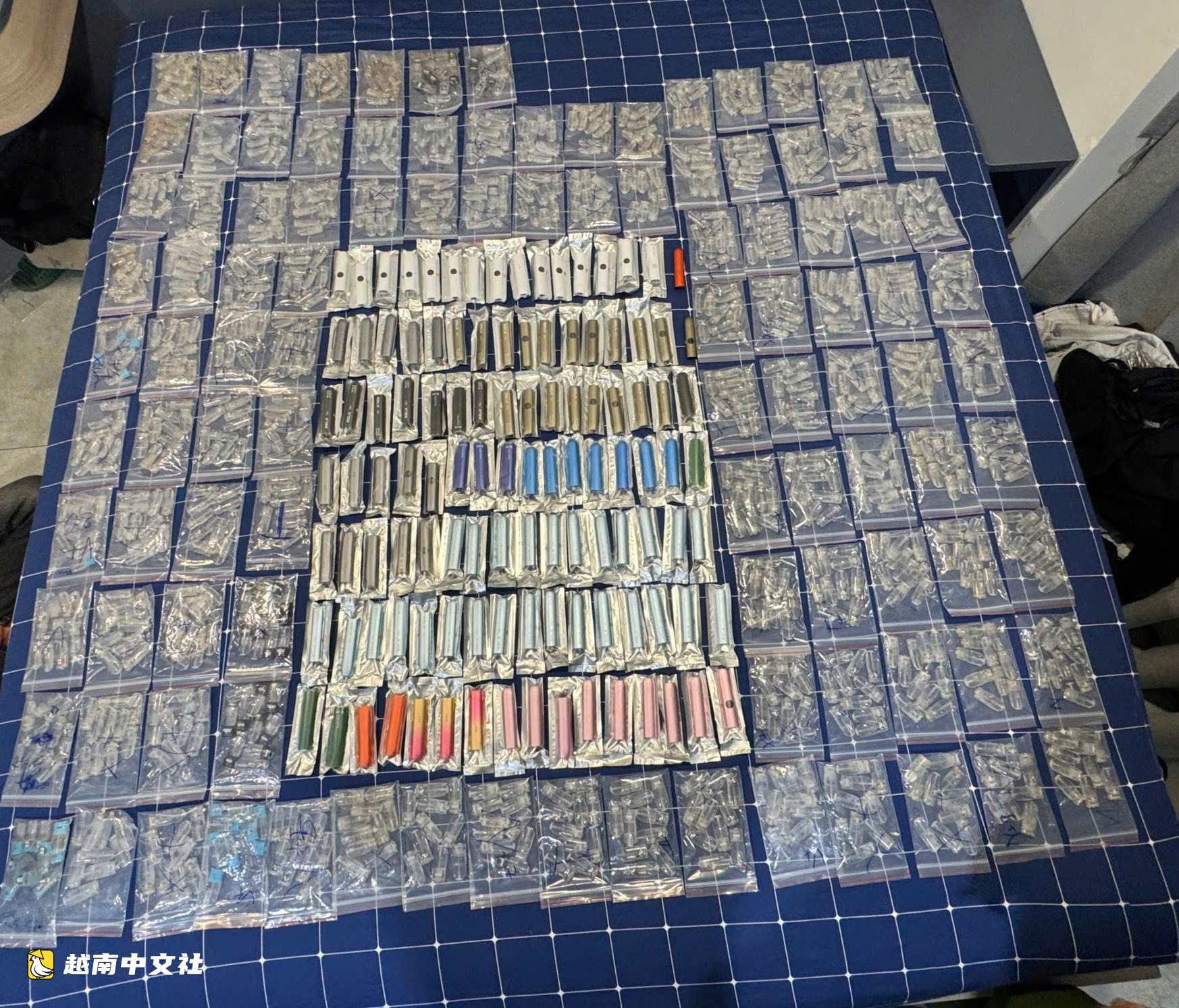 越南胡志明市警方打掉一個生產近5000支含依託咪酯毒品電子煙的團伙