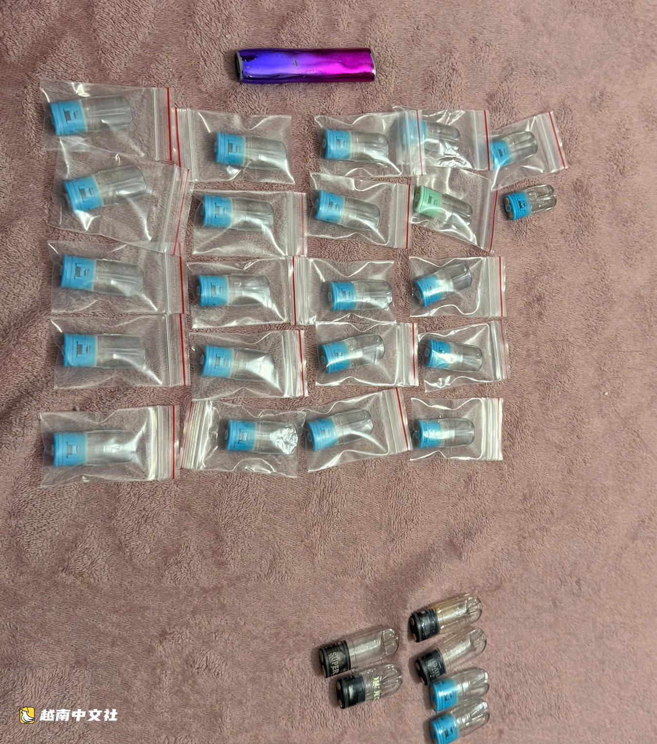 越南胡志明市警方打掉一個生產近5000支含依託咪酯毒品電子煙的團伙