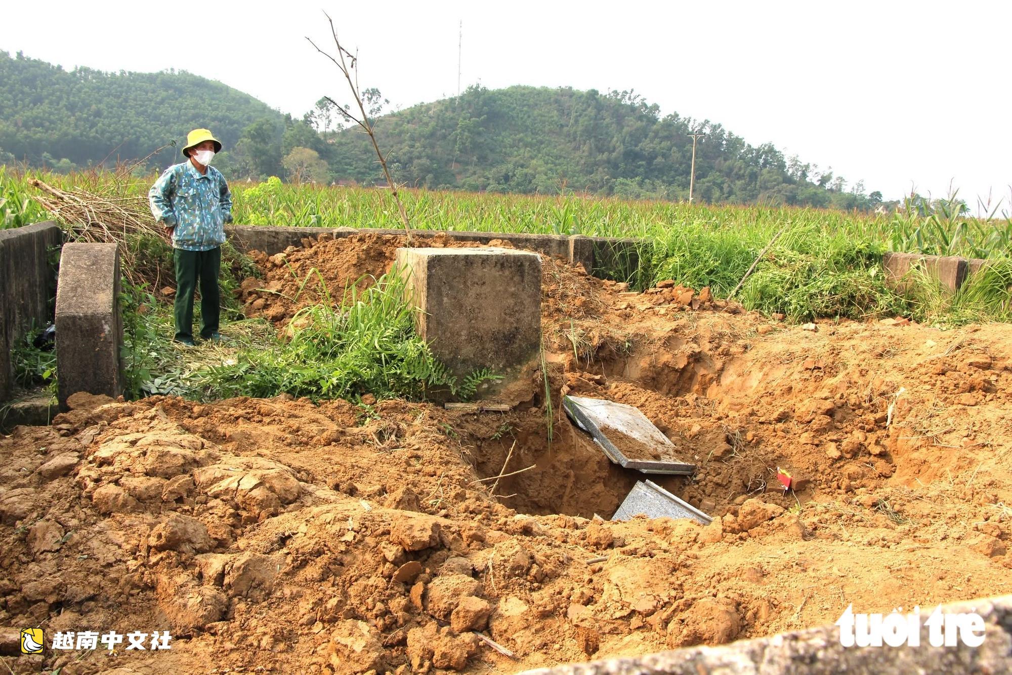 越南居民拆除房屋、遷移墳墓,移交用地建設近24000億越盾的榮市-清水高速公路