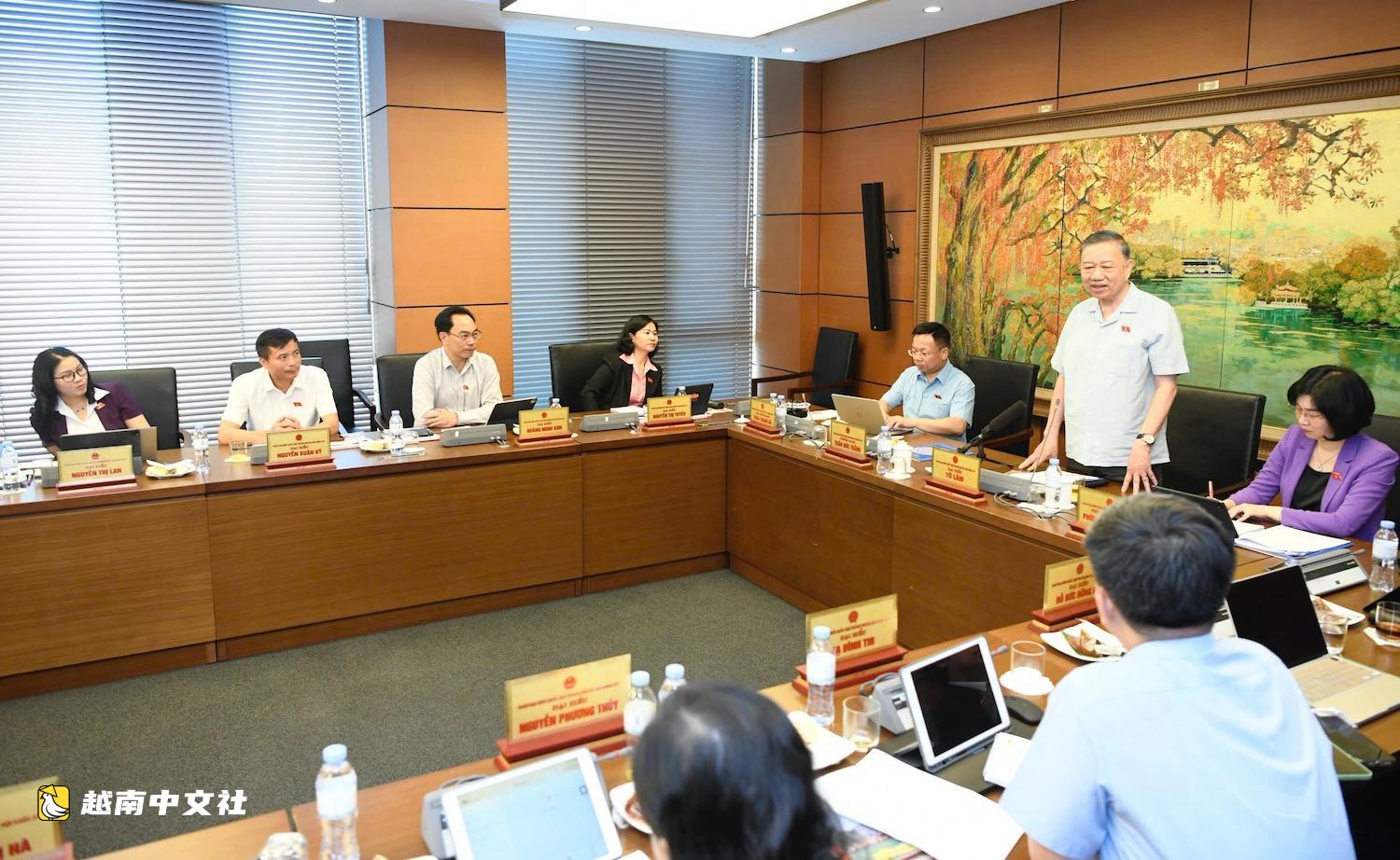 越共中央總書記、國家主席:河內內城若不疏散居民,就無法規劃發展都市