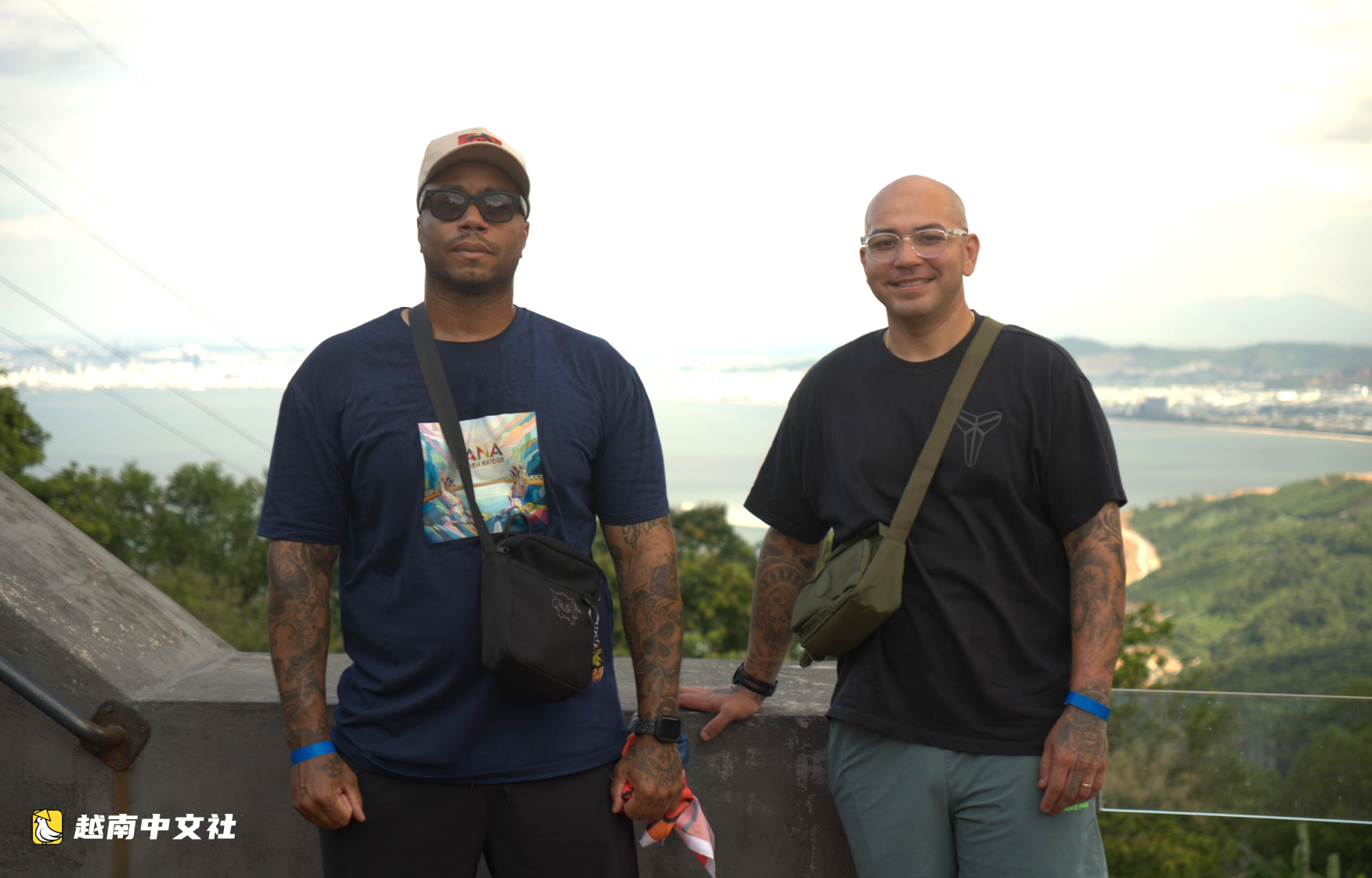 美國喬治·華盛頓號航母水手遊覽海雲峰,購買峴港南烏魚露