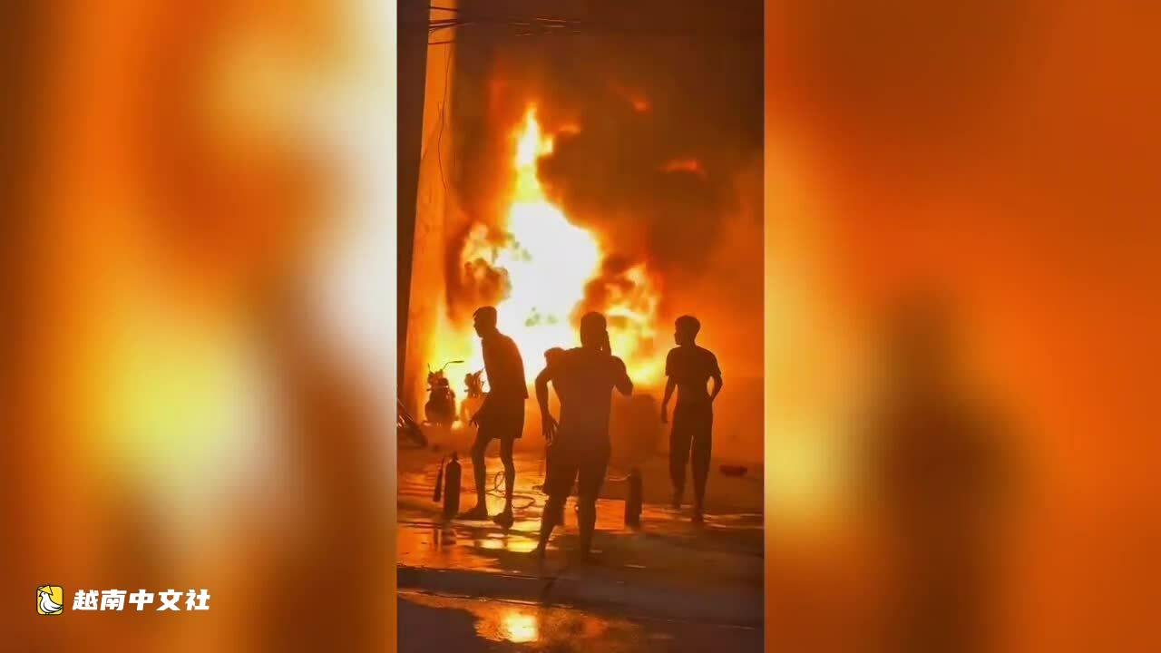 數十輛摩托車在胡志明市被燒燬